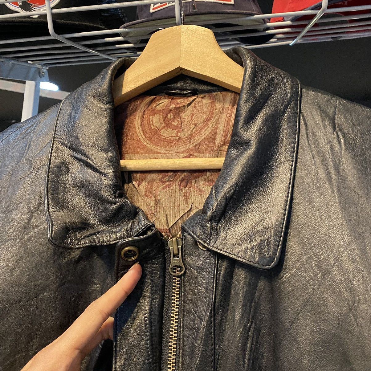 Japanese Brand × Vintage VTG Unbranded Archival Clothing Rare Design Leather Jacket Size US L / EU 52-54 / 3 - 9 Thumbnail
