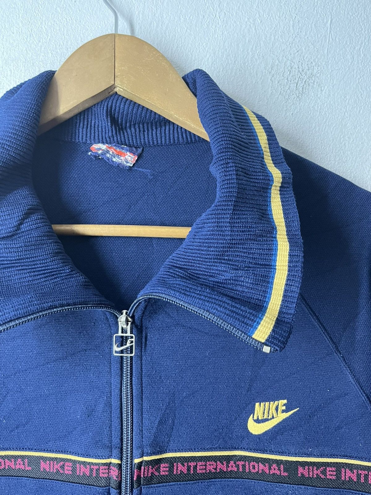 Nike VINTAGE NIKE SWOOSH 90s TRACKTOP JACKET DISSTRESSED Size US M / EU 48-50 / 2 - 8 Thumbnail