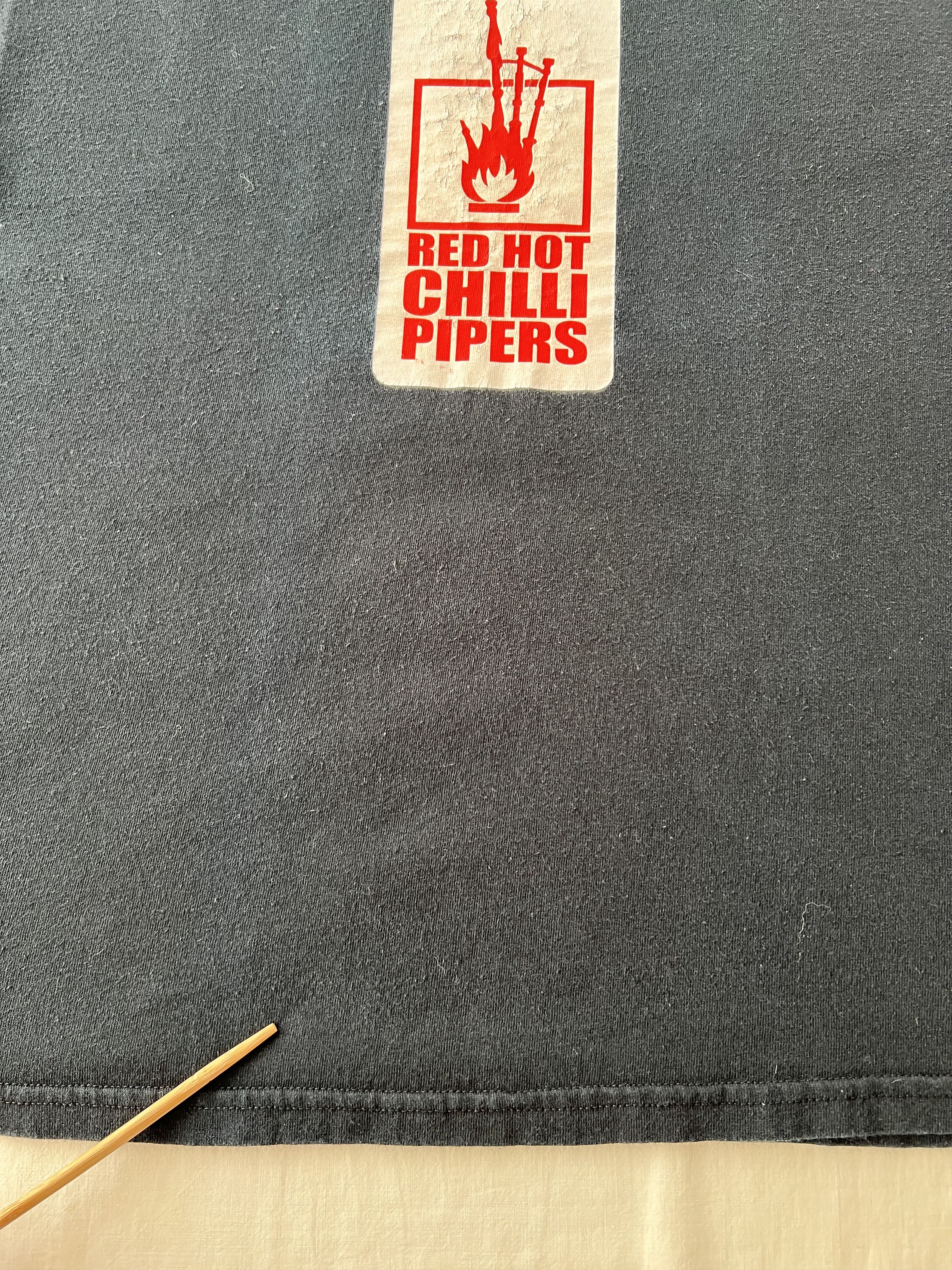 Band Tees Vintage 2000s Red Hot Chilli Pipers Rock Band Black T-shirt Size US M / EU 48-50 / 2 - 9 Thumbnail
