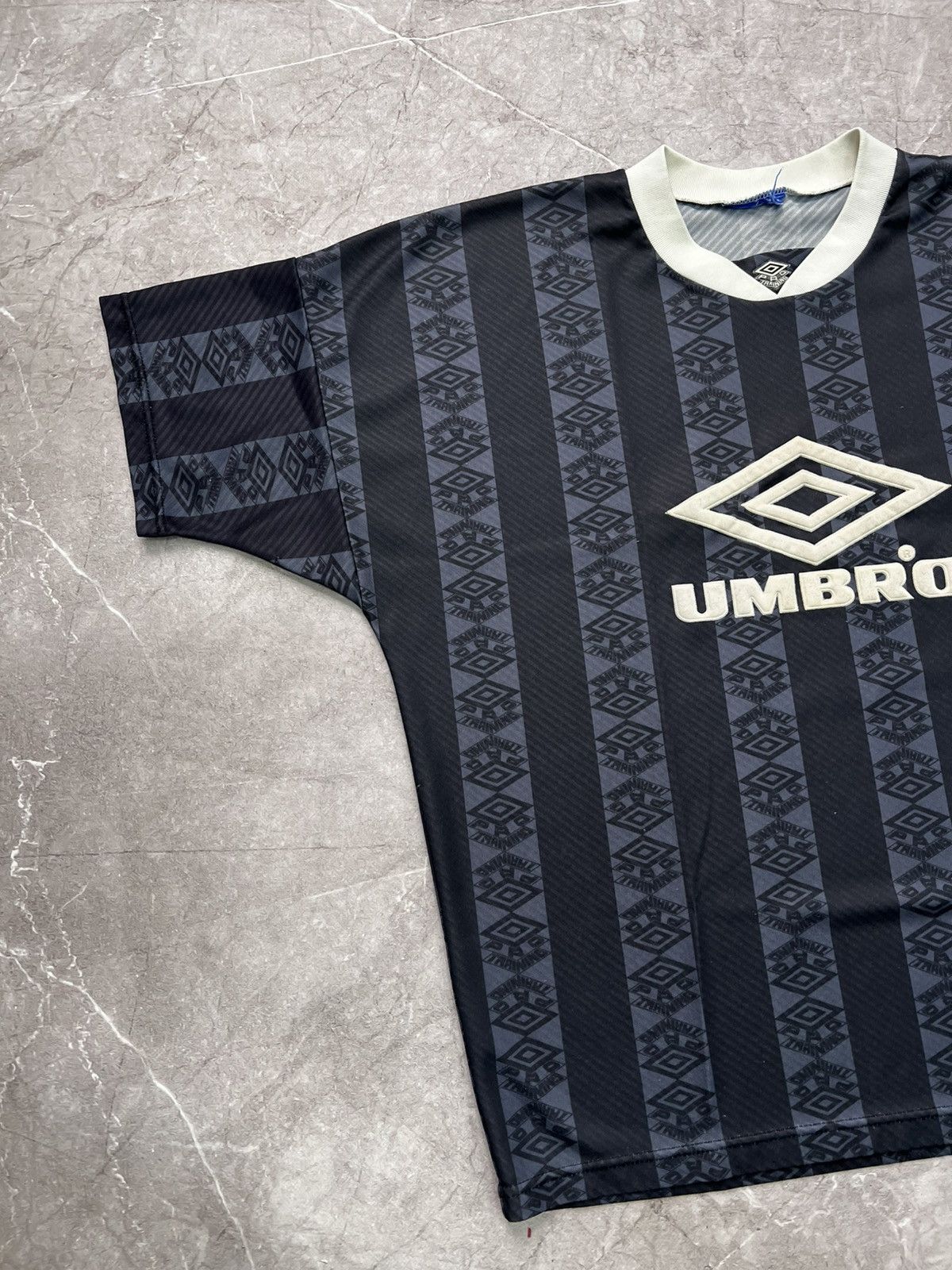 Umbro × Vintage VINTAGE TRAINING 90s UMBRO JERSEY T SHIRT BLOCKCORE Size US M / EU 48-50 / 2 - 2 Thumbnail