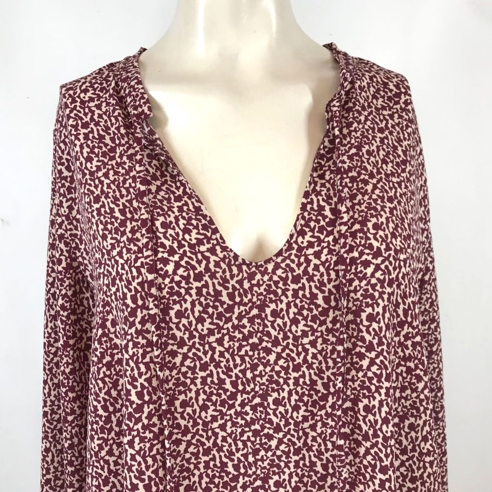 Vintage LA FEE MARABOUTE'E WOMENS 40 BURGUNDY LONG SLEEVE V NECK POLYESTER TUNIC TOP Size S / US 4 / IT 40 - 2 Thumbnail