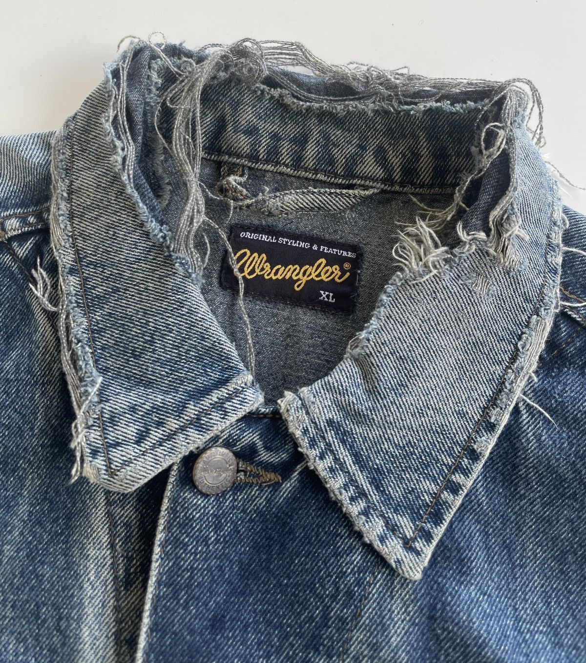 Vintage Thrashed!!! Vintage Wrangler Trucker Jacket Distressed Size US XL / EU 56 / 4 - 18 Thumbnail