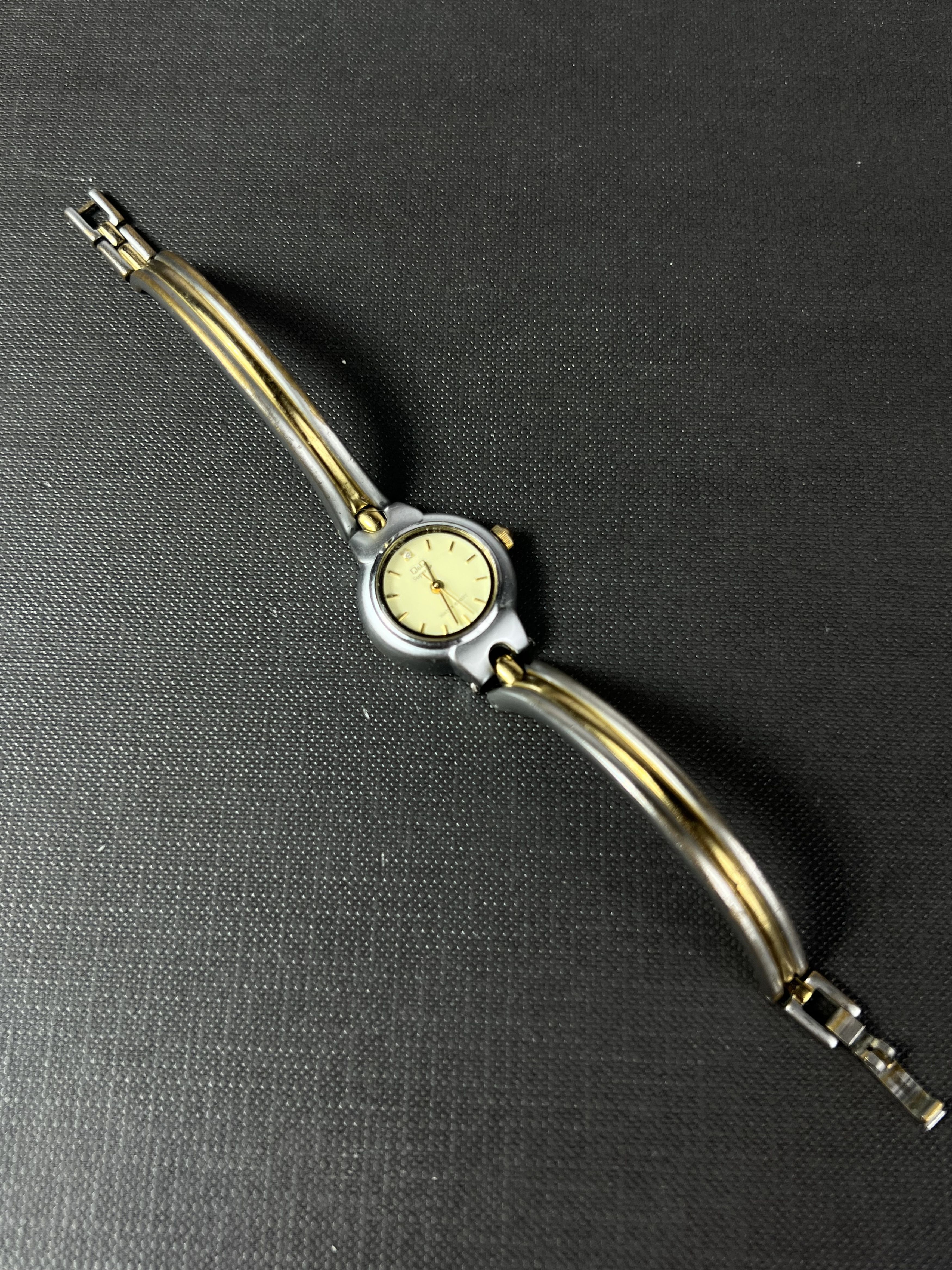 Vintage Futuristic Minimalistic Q&Q Japanese Style Bracelet Watch Size ONE SIZE - 4 Thumbnail