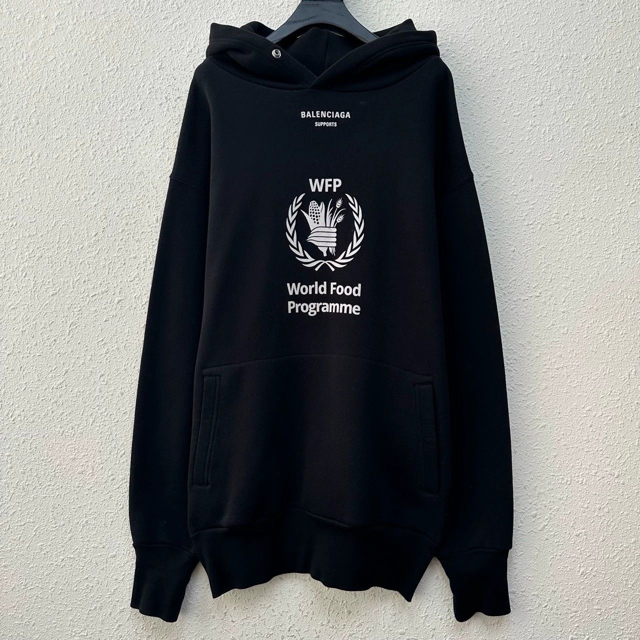Balenciaga balenciaga world food programme hoodie Size US S / EU 44-46 / 1 - 1 Thumbnail