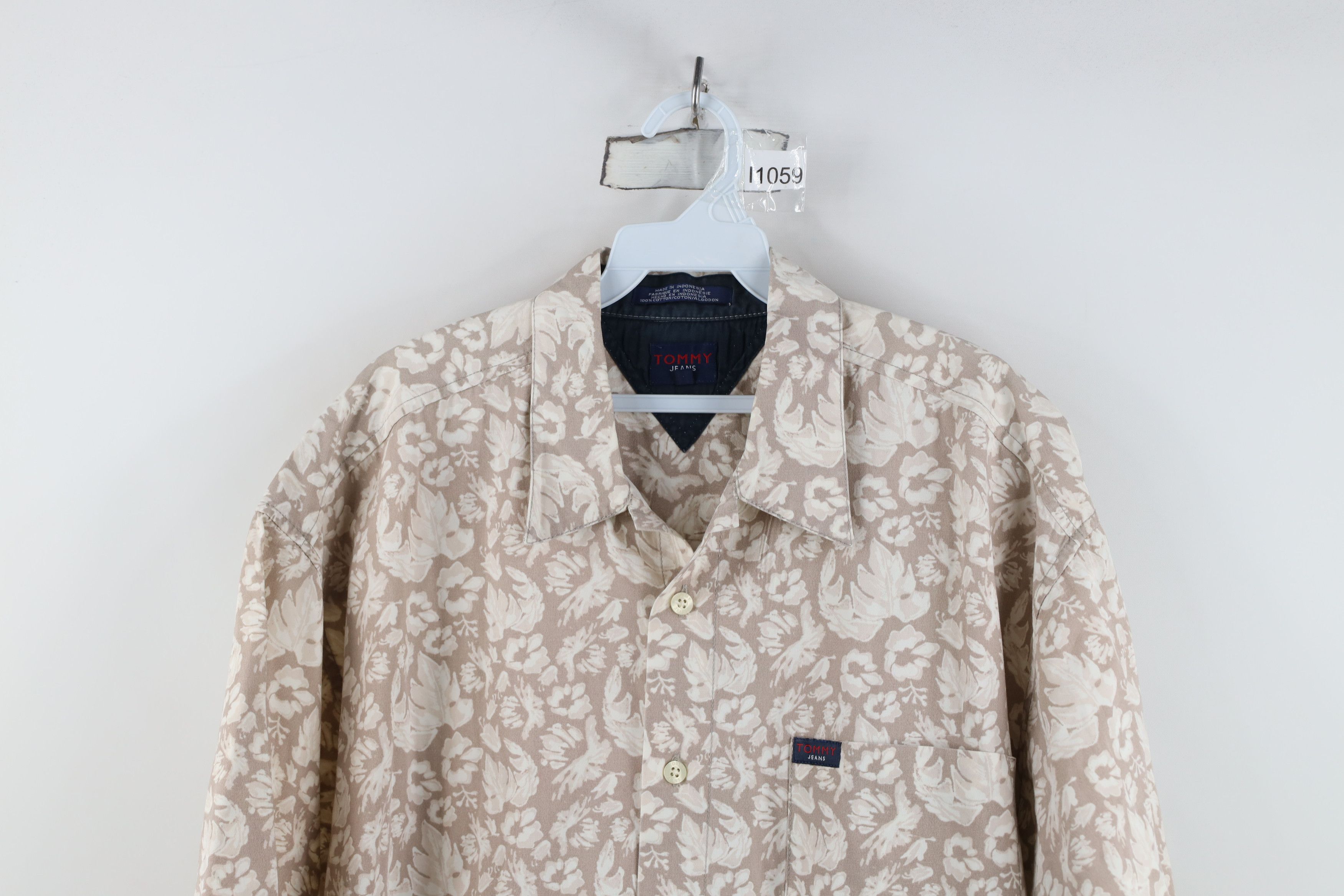 Tommy Hilfiger Vintage 90s Tommy Hilfiger Flower Luau Hawaiian Button Shirt Size US XL / EU 56 / 4 - 2 Thumbnail