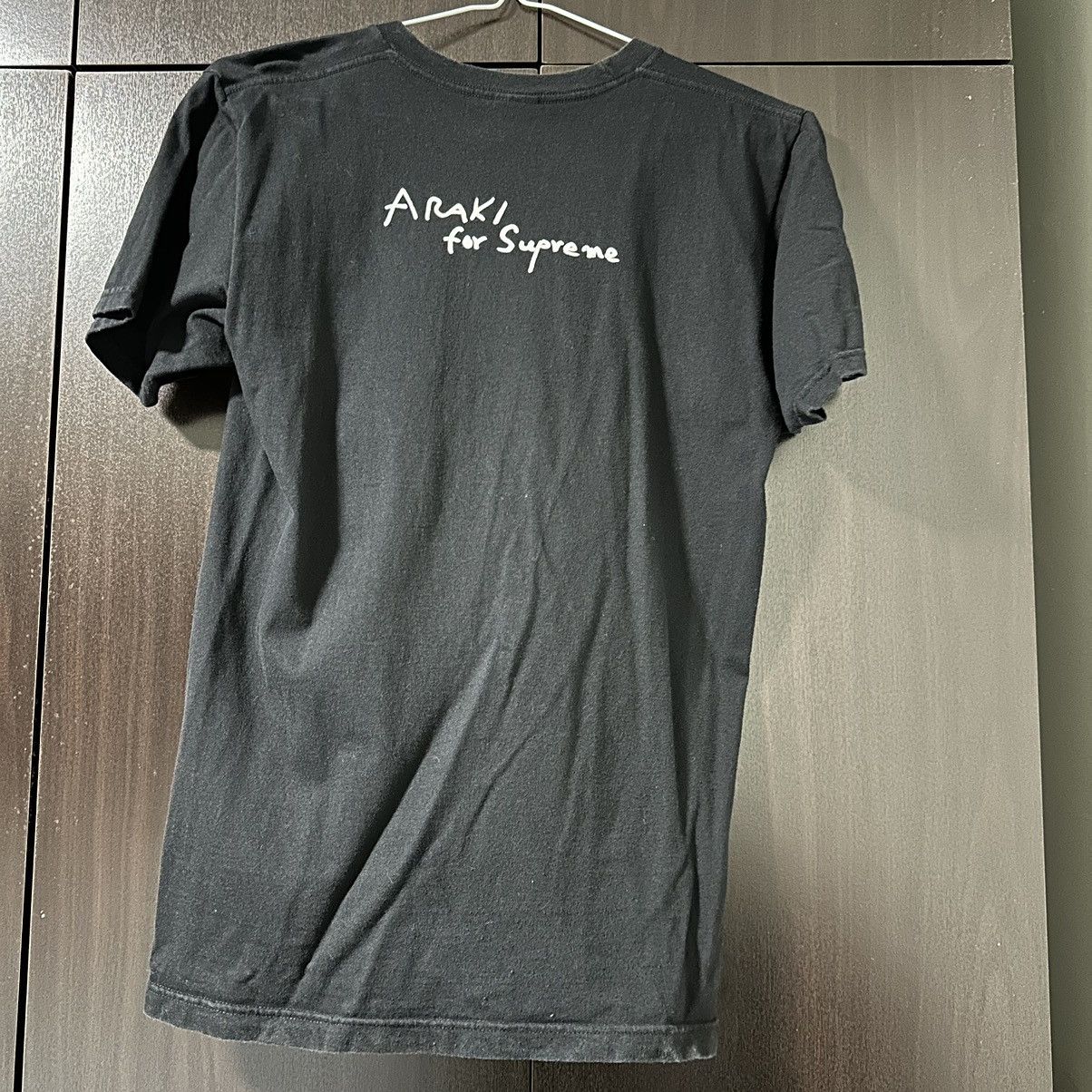 Supreme Supreme Araki Tee Size US M / EU 48-50 / 2 - 2 Thumbnail