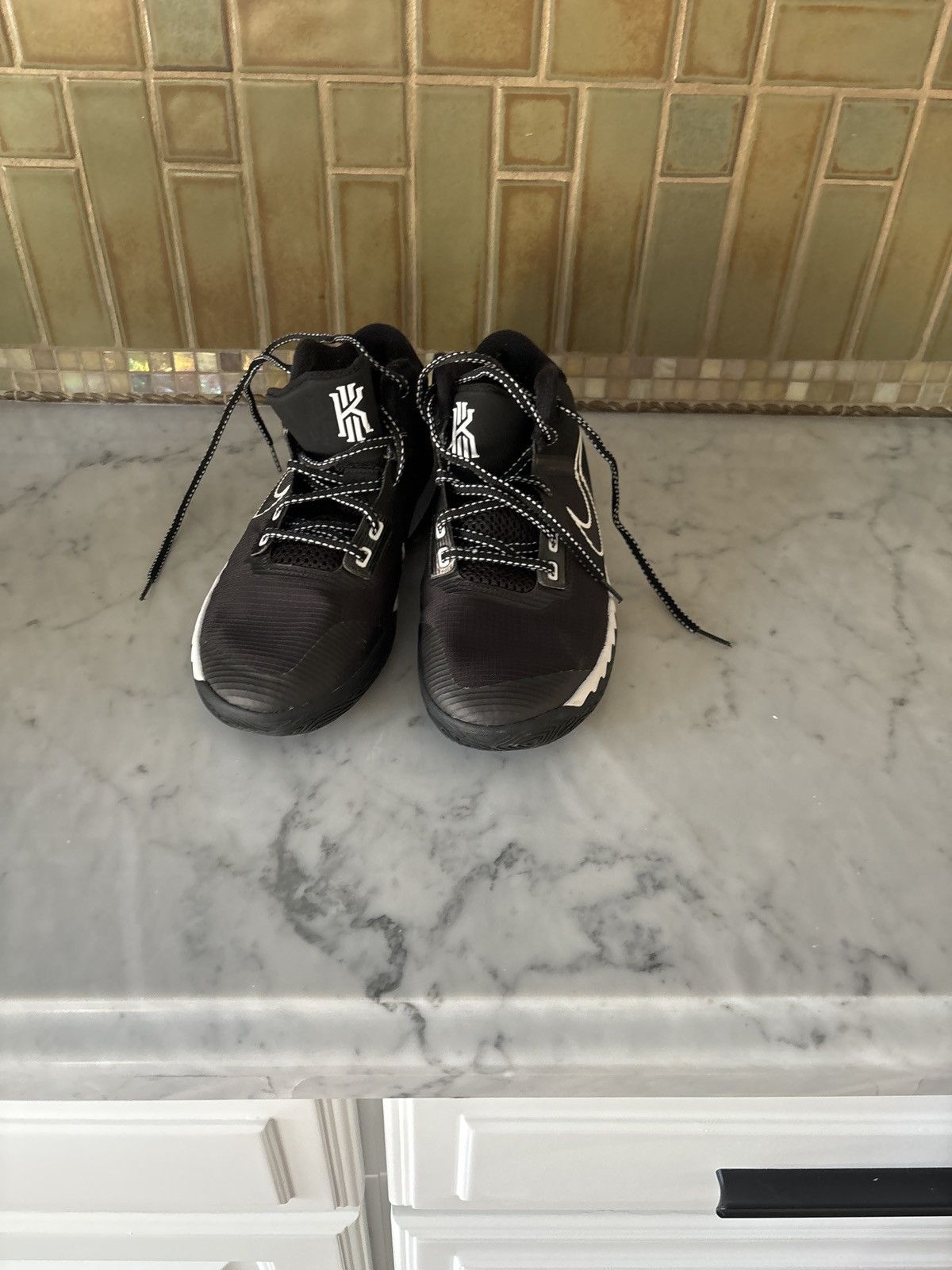 Nike Kyrie Flytrap 4 Black White GS 6.5Y Used GS No Box Size US 6.5 / EU 39-40 - 3 Thumbnail