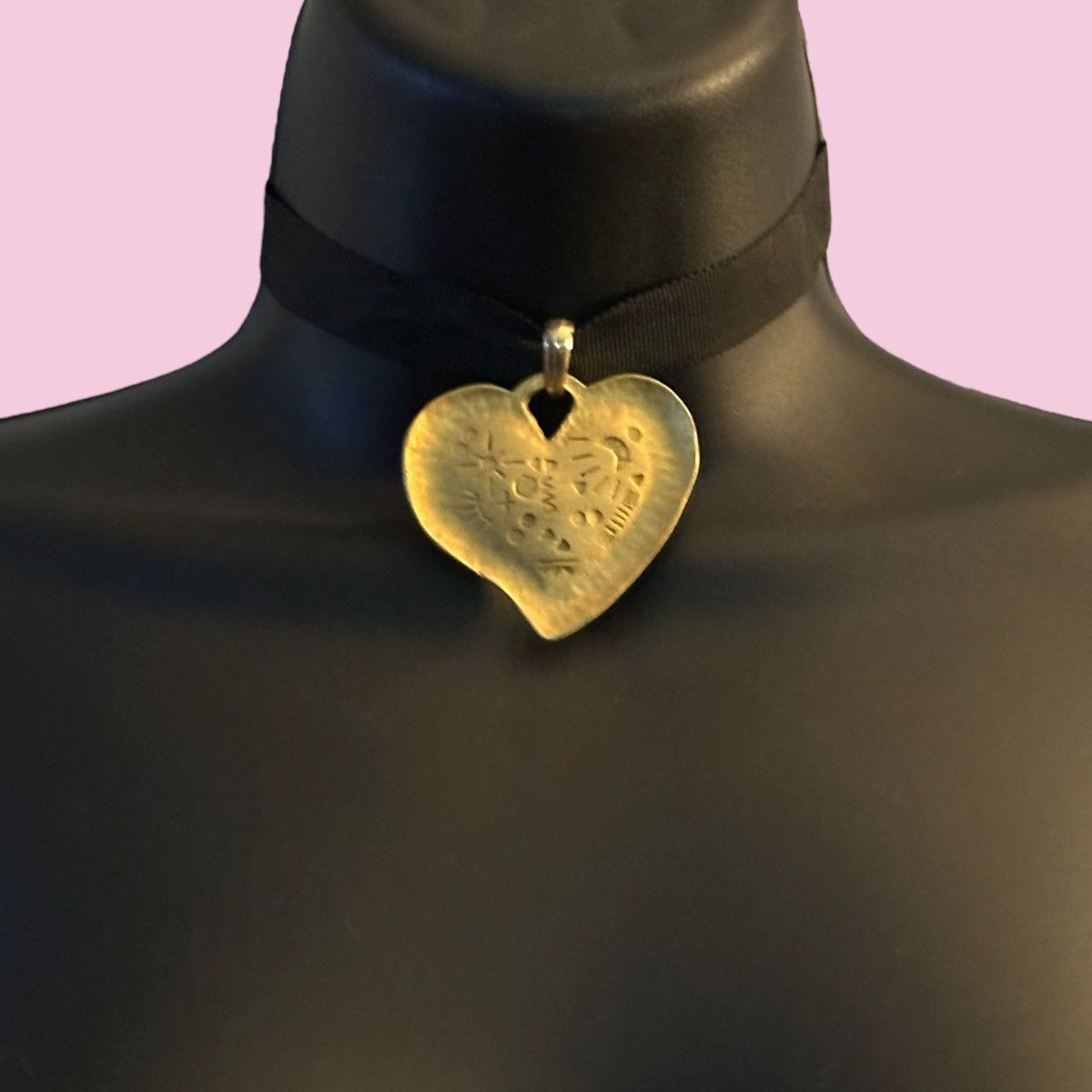 Vintage Vintage large heart pendant ribbon choker necklace Size ONE SIZE - 2 Thumbnail