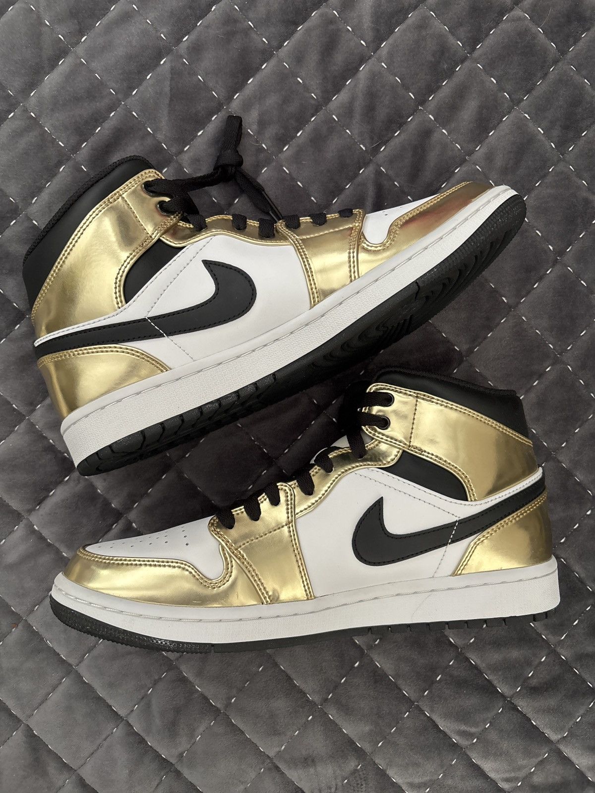 Nike AIR JORDAN 1 MID SE “Metallic Gold” Size US 12 / EU 45 - 2 Thumbnail