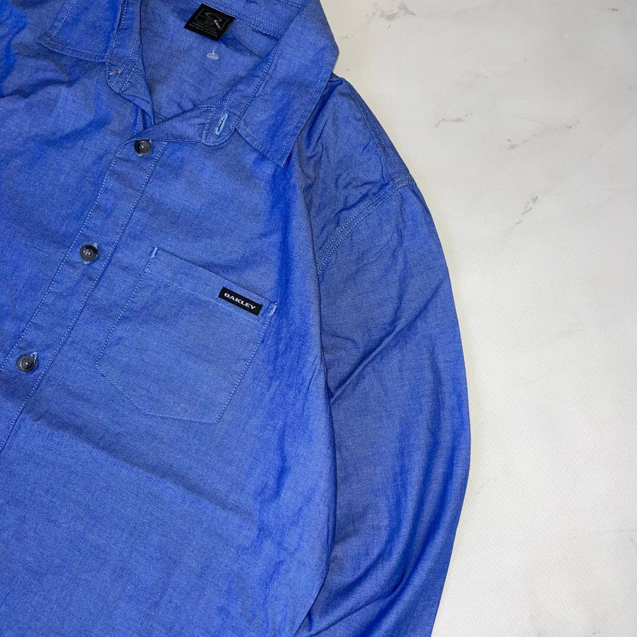 Oakley Oakley Shirts Vintage Basic streetwear Small Logo Size S Size US S / EU 44-46 / 1 - 4 Thumbnail