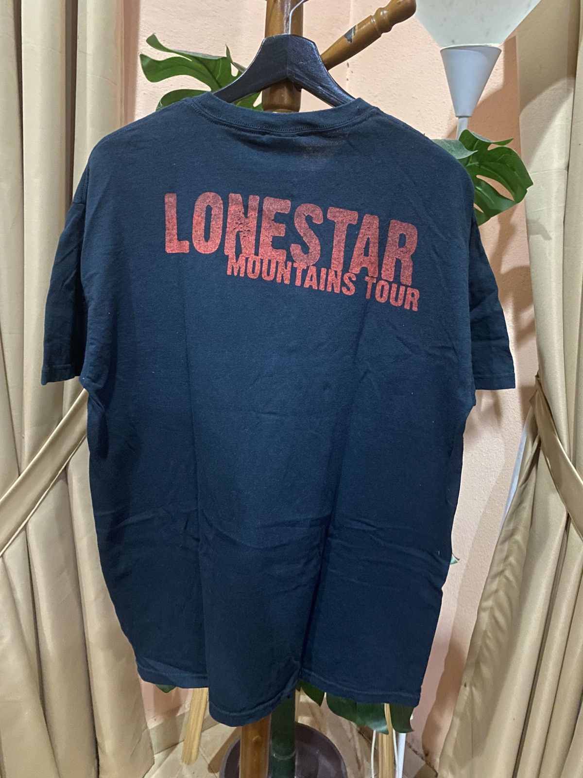 Band Tees LONESTAR Mountains Tour Vintage Concert T-Shirt (2000s) Size US L / EU 52-54 / 3 - 6 Thumbnail