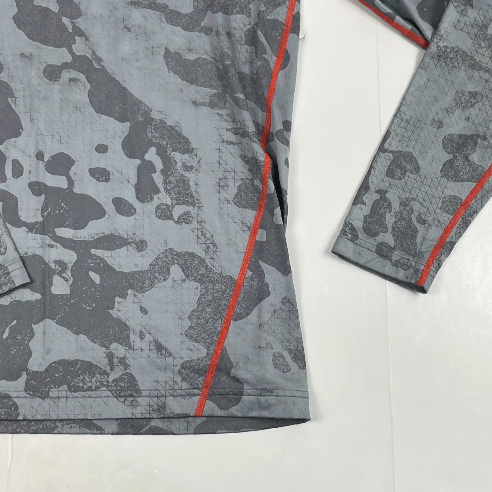 Under Armour Under Armour Shirt Mens Medium Gray ColdGear Compression Camouflage Size US M / EU 48-50 / 2 - 4 Thumbnail