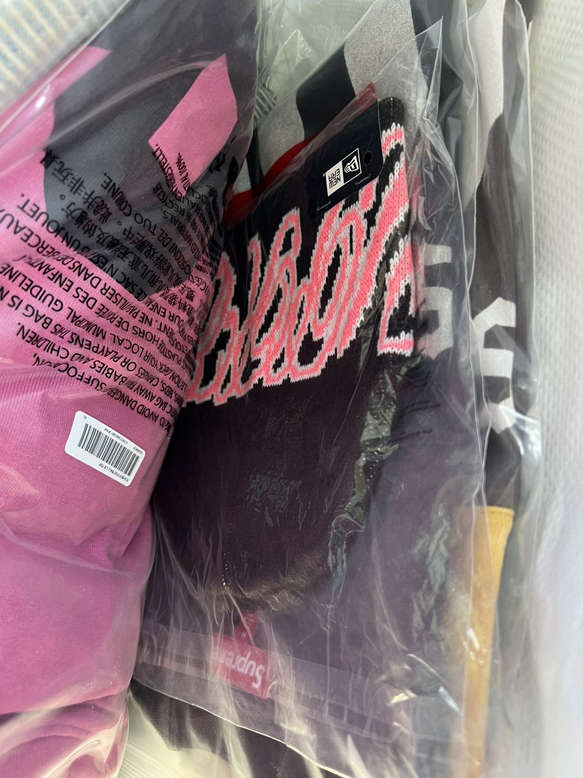 Supreme Supreme Cursive Beanie Black/Pink Size ONE SIZE - 3 Thumbnail