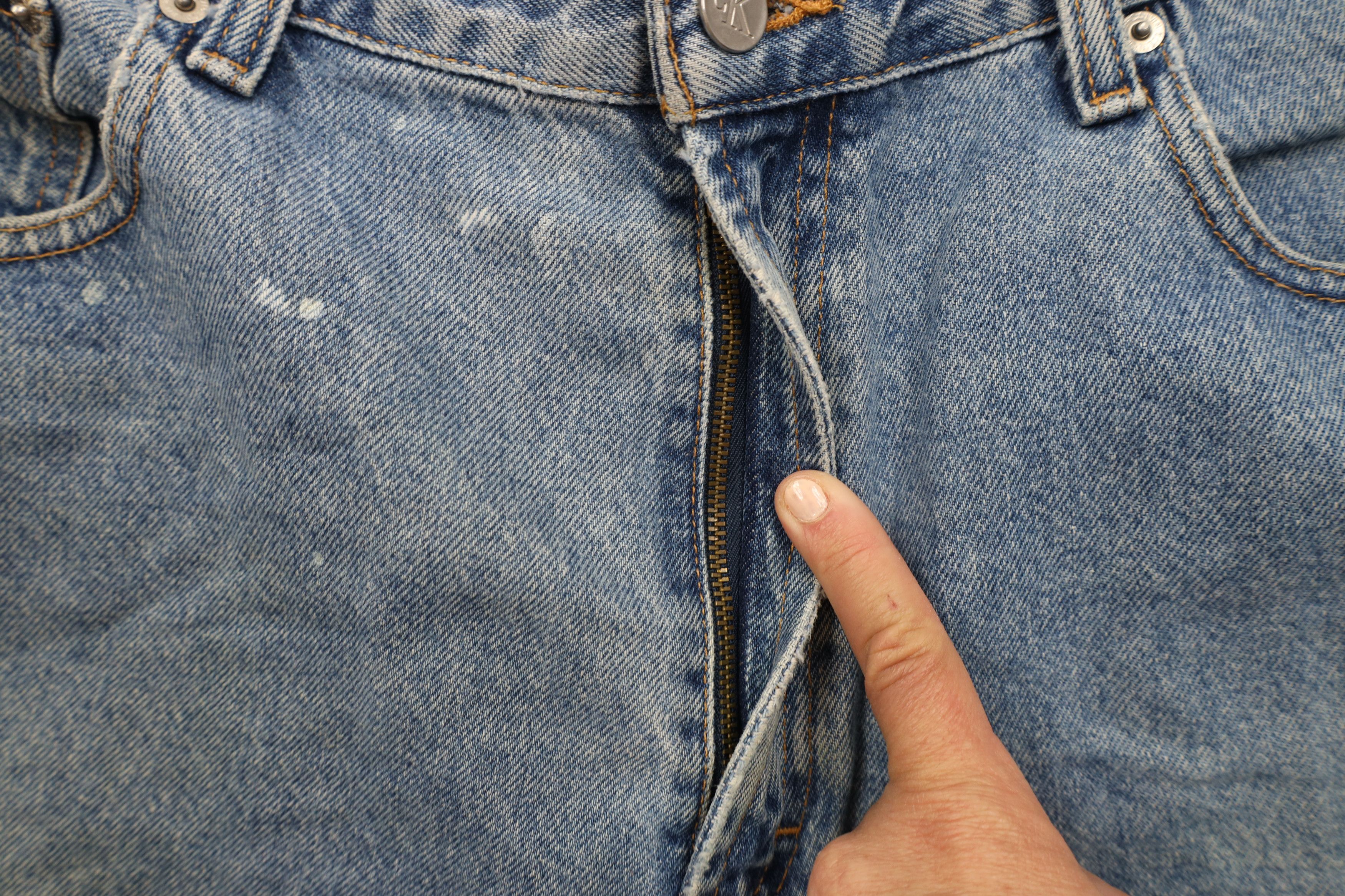 Calvin Klein × Vintage Vintage 90s Calvin Klein Relaxed Fit Denim Jean Shorts Jorts Size US 38 / EU 54 - 7 Thumbnail