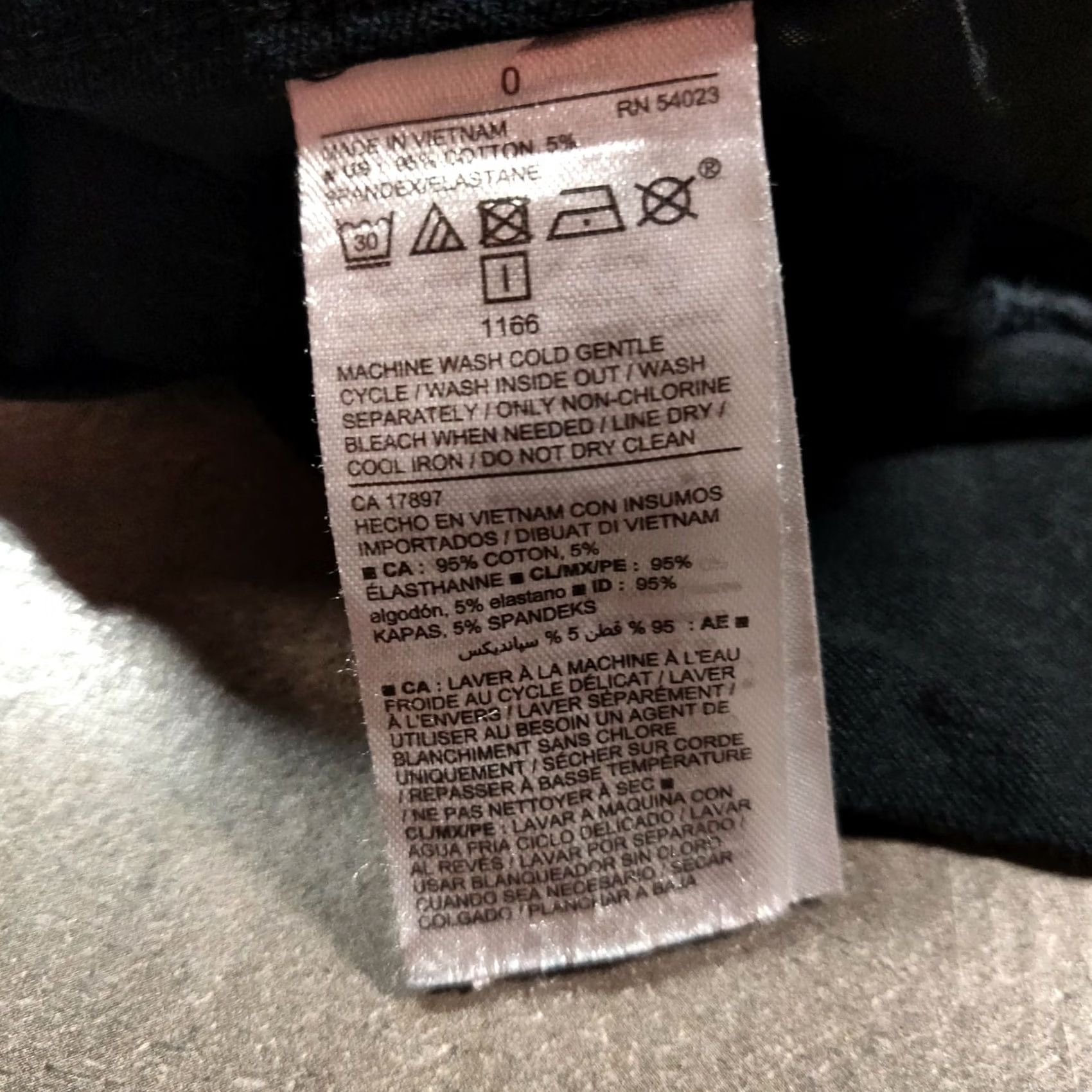 Old Navy Old Navy Pants Womens 0 Black Pixie Crop Skinny Low Rise Flat Front Zip Closure Size 25" / US 0 / IT 36 - 4 Thumbnail