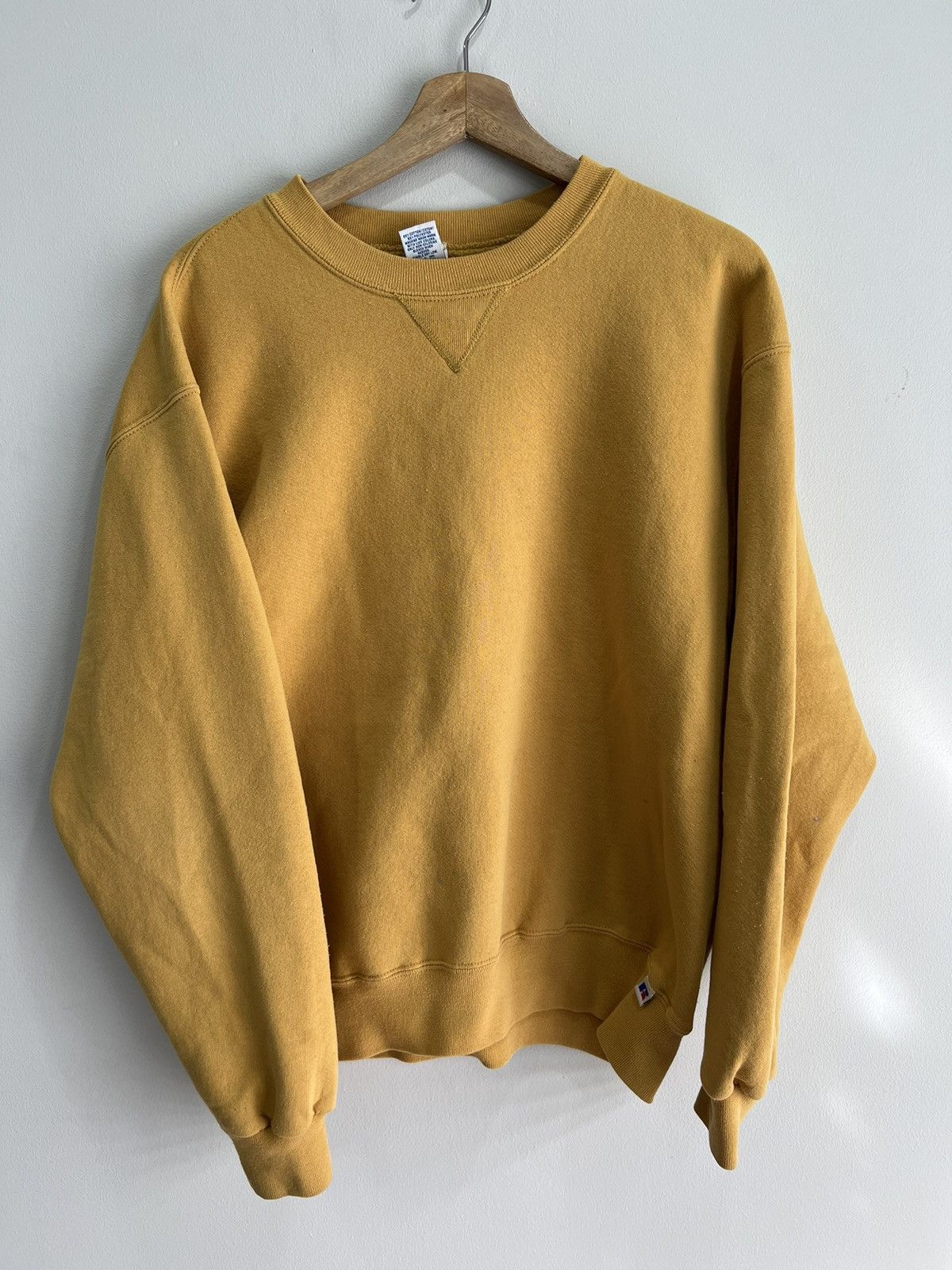 Russell Athletic Vintage 90s Russell Athletic Blank sweater crewneck yellow Size US L / EU 52-54 / 3 - 1 Thumbnail