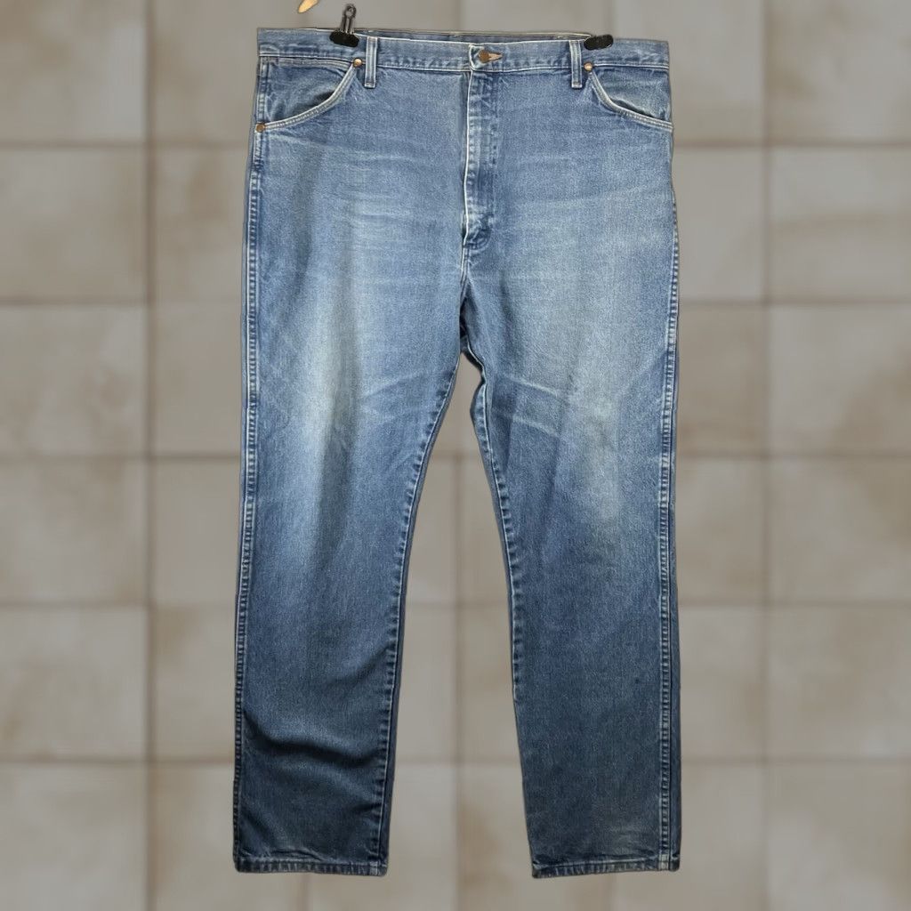 Wrangler VINTAGE Wrangler Jeans Cowboy Cut Mens 42x32 Blue 100% Cotton Straight 5-Pocket Medium Wash Size US 42 / EU 58 - 1 Thumbnail