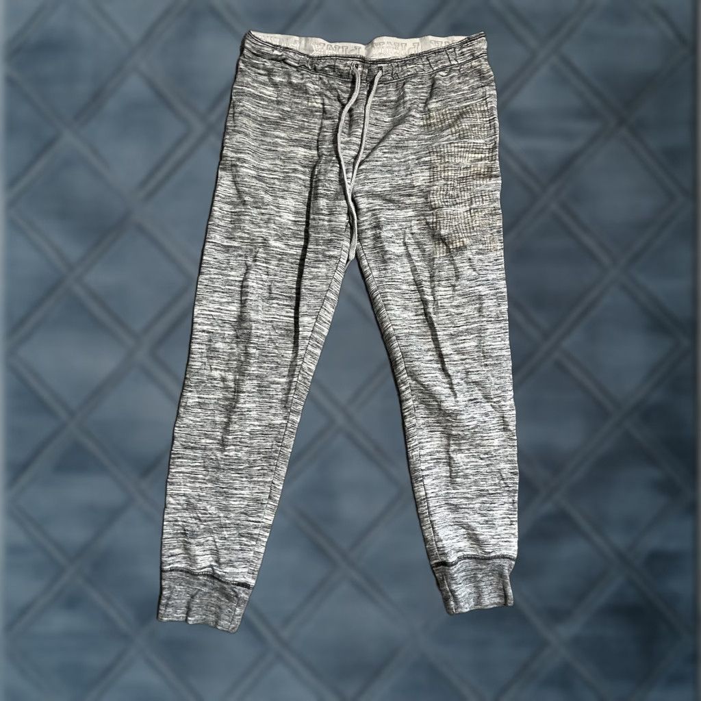 Victoria's Secret Victoria's Secret PINK Sweatpants Women Size Medium Gray Logo Jogger Sweatpants Modern Casual Activewear Teens M Gray Logo Jogger Women TS Regular Size 32" / US 10 / IT 46 - 1 Thumbnail