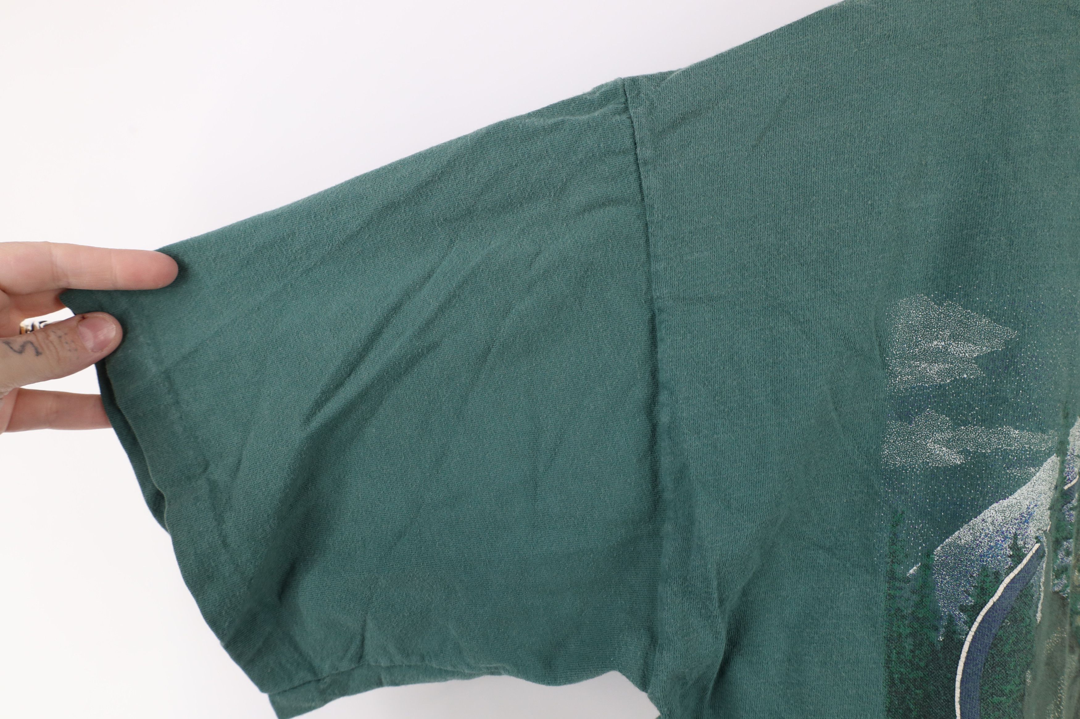 Vintage Vintage 90s Streetwear Nature Deer Buck Short Sleeve T-Shirt Size US L / EU 52-54 / 3 - 9 Thumbnail