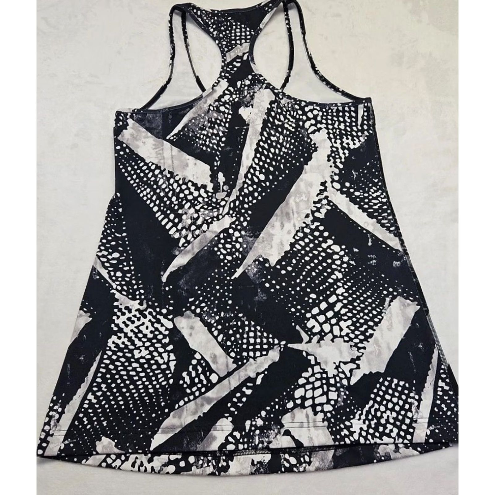 Lululemon Lululemon Womens Racerback Tank Top Black White Abstract Print Yoga Workout Med Size M / US 6-8 / IT 42-44 - 5 Thumbnail