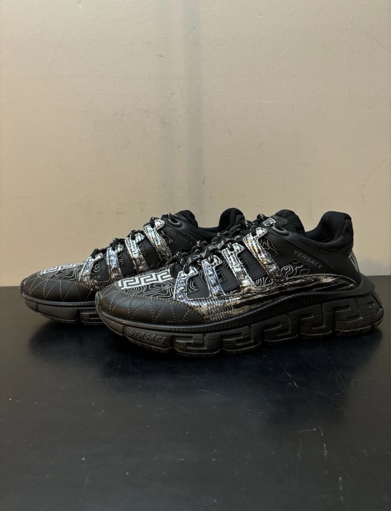 Versace Versace Trigreca Black Silver Size US 9 / EU 42 - 1 Thumbnail