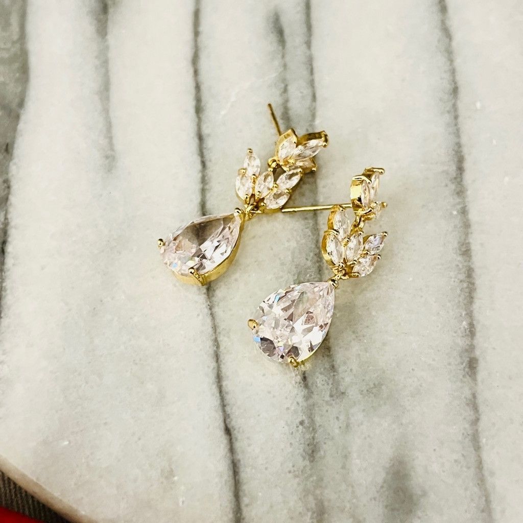 Vintage Vintage Clear Crystal Dangle Earrings Drop Style Teardrop Size ONE SIZE - 3 Thumbnail