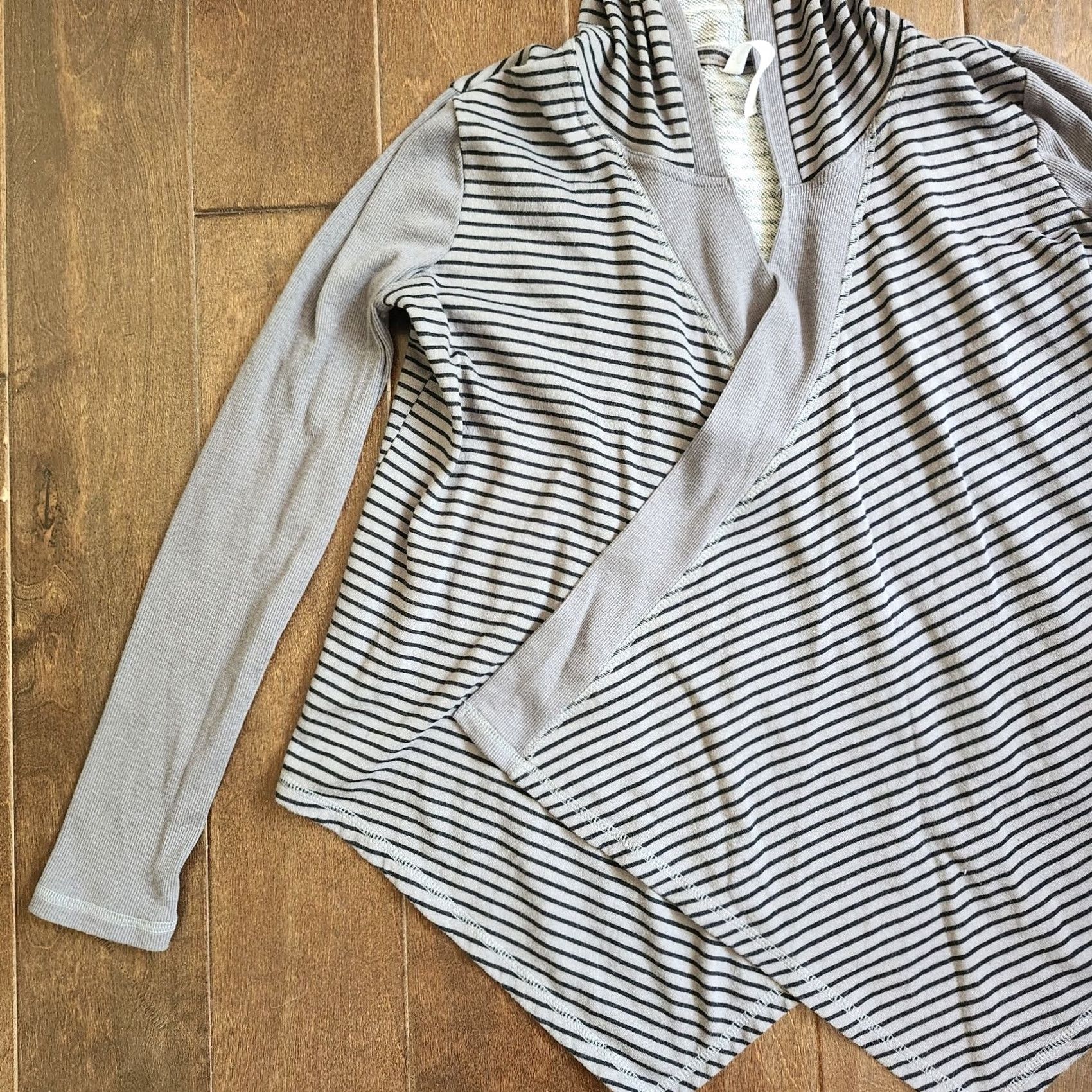 Jessica Simpson Jessica Simpson Active Women's Gray Striped Open Front Cardigan XS Cardigan Women Gray Striped Open Front XS Women’s Regular Size XS / US 0-2 / IT 36-38 - 2 Thumbnail