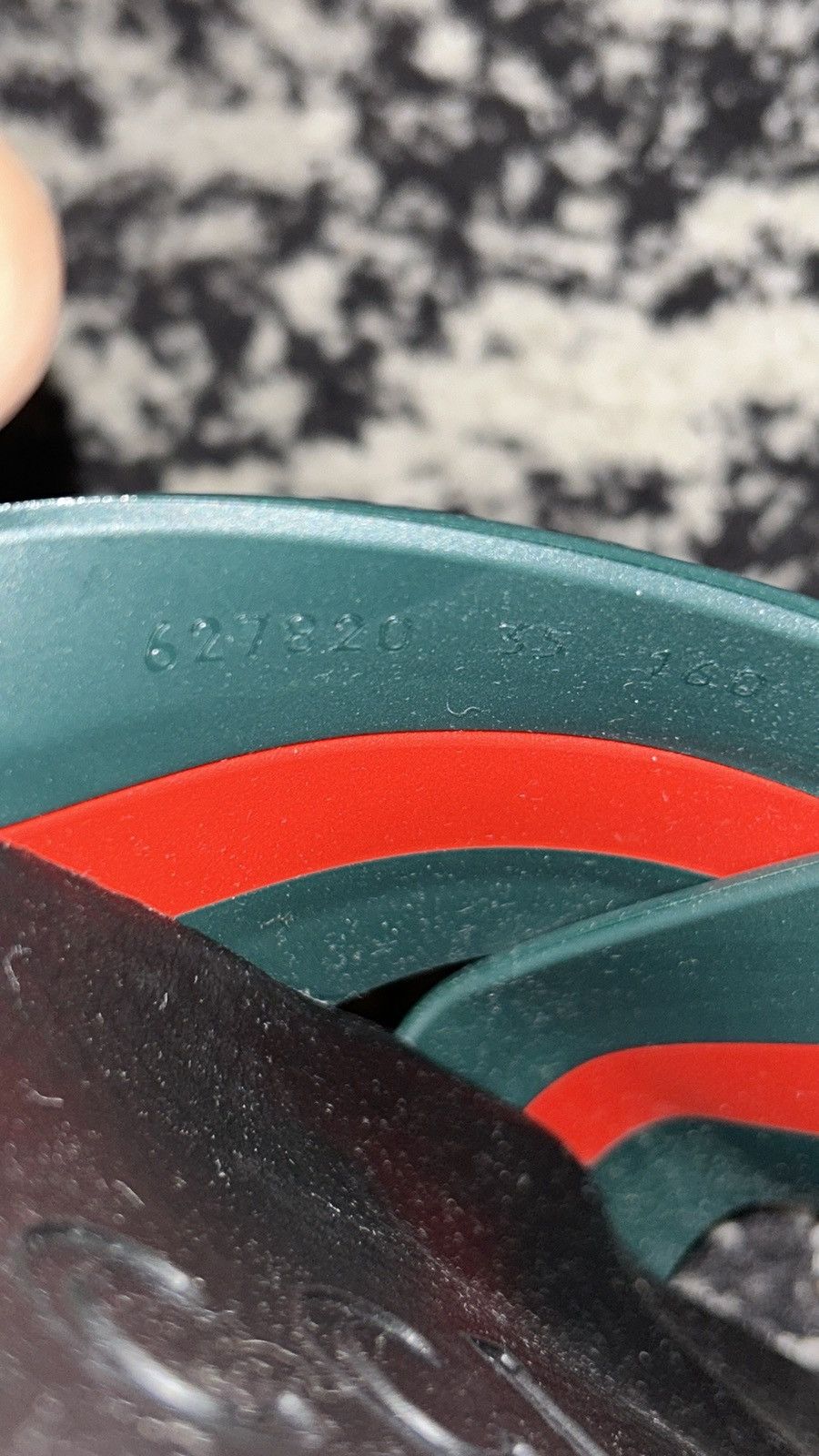 Gucci Gucci Cross Rubber Sandal size 35 Size US 5 / IT 35 - 6 Thumbnail