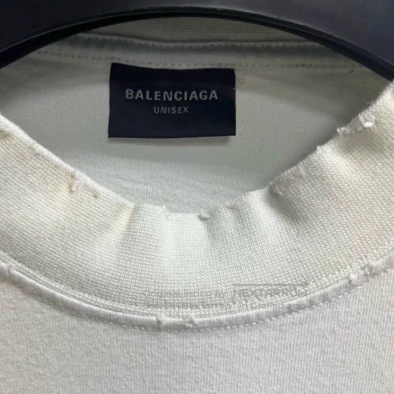 Balenciaga Balenciaga Beige Embroidered Badge T-shirt. Size US S / EU 44-46 / 1 - 3 Thumbnail