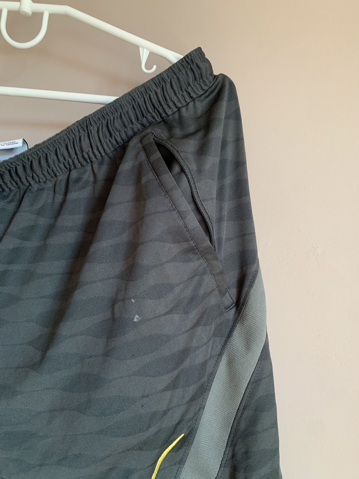 Nike Liverpool FC training Nike shorts grey soccer football Size US 38 / EU 54 - 4 Thumbnail