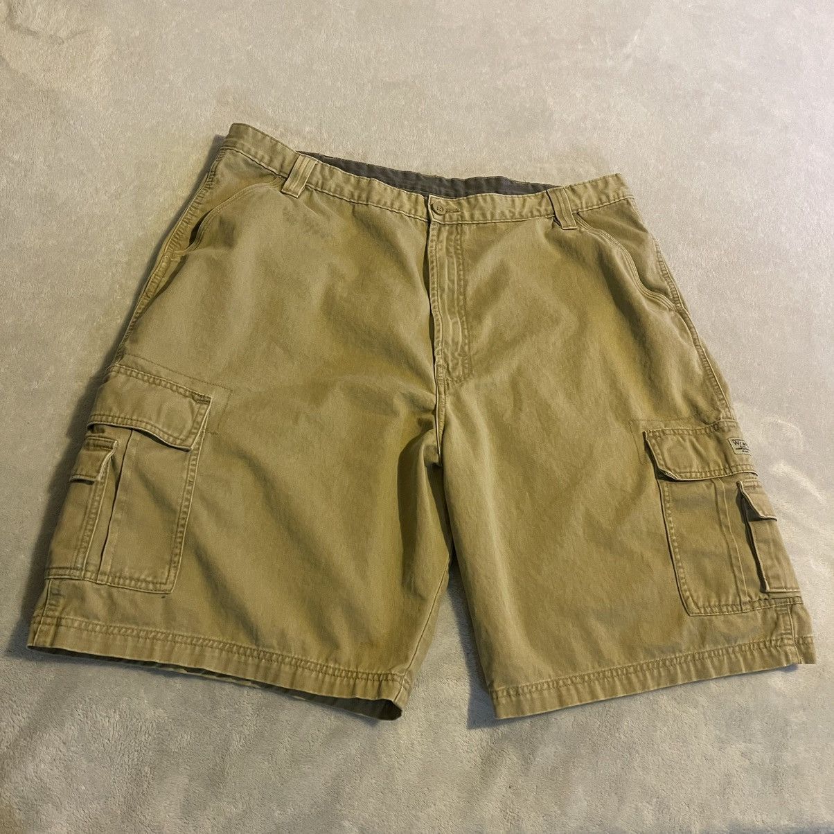 Wrangler Wrangler Shorts Men 40 Beige Cargo Streetwear Y2K Outdoors Size US 40 / EU 56 - 1 Thumbnail
