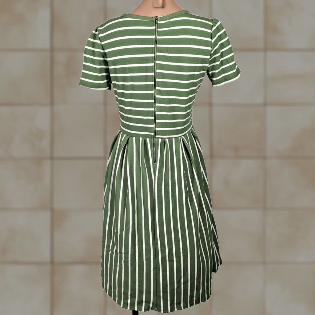 Vintage VINTAGE LuLaRoe Amelia Dress Striped Zipper Green Ivory Knee Length A-Line Womens M Size M / US 6-8 / IT 42-44 - 1 Thumbnail