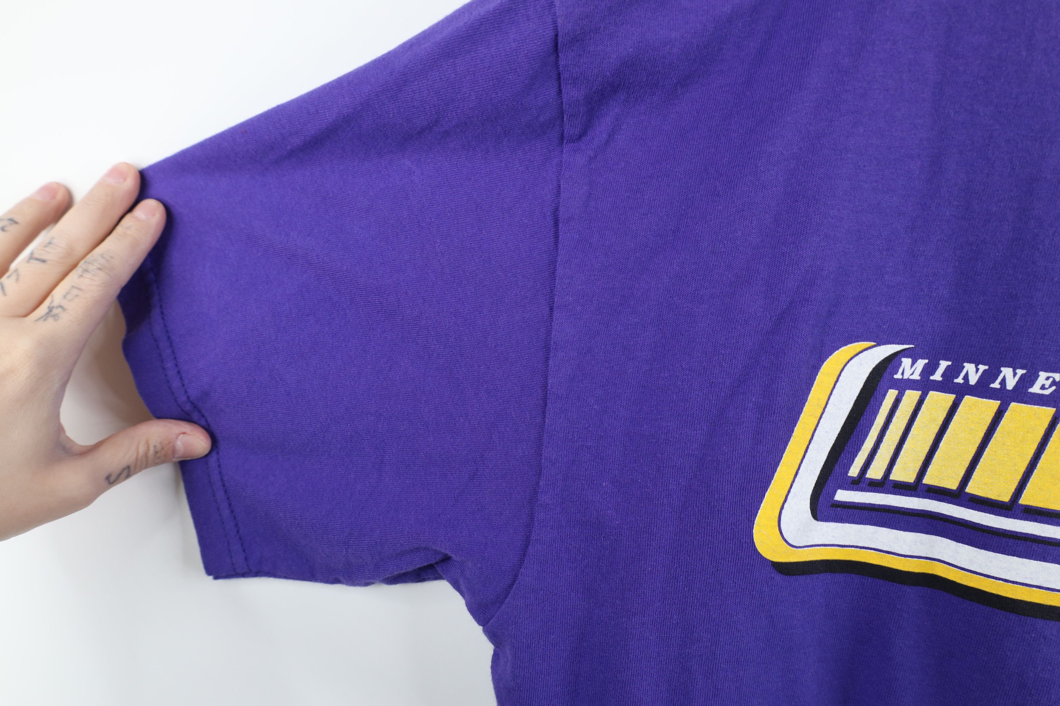 Vintage Vintage 90s Minnesota Vikings Football Short Sleeve T-Shirt Size US XL / EU 56 / 4 - 7 Thumbnail