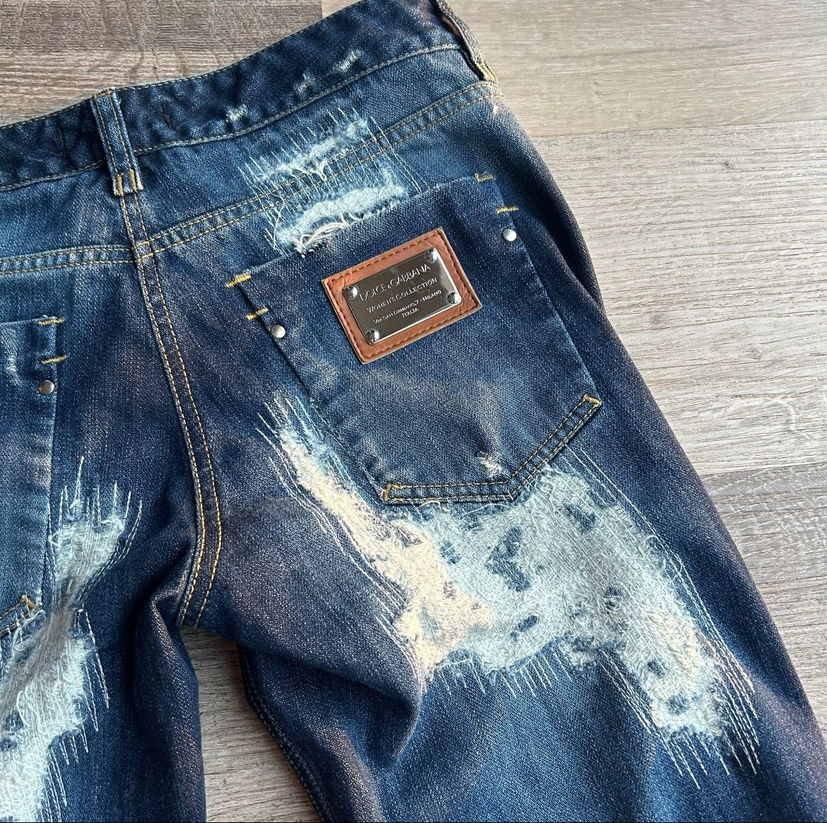 Dolce & Gabbana Dolce & Gabbana Distressed Low Rise Jeans Leather Plaque Y2K Size 27" / US 4 / IT 40 - 3 Thumbnail