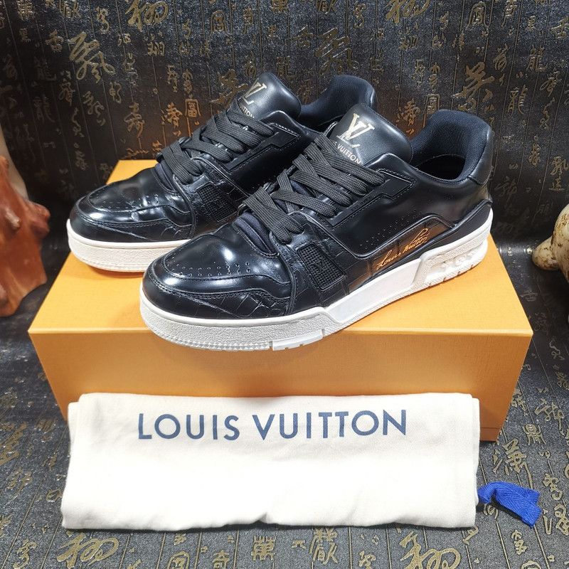 Louis Vuitton Louis Vuitton Black Leather Trainer Sneakers for Men 0079 Size US 7 / EU 40 - 1 Thumbnail