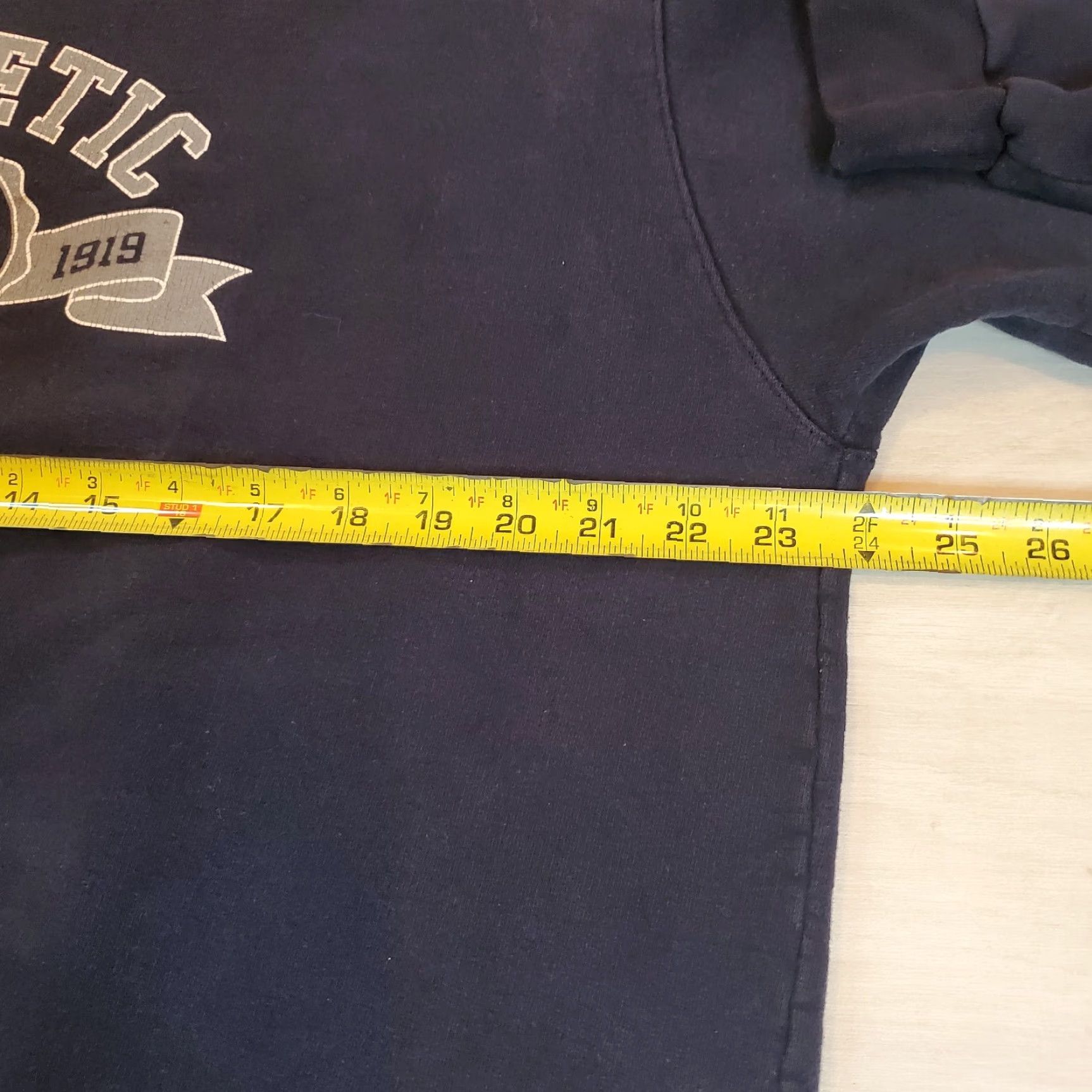 Champion VINTAGE Champion Big Logo Pullover Sweatshirt Mens Navy Blue Size L Distressed 90s Sports Classic Football Basketball Crew Neck Sweatshirt Size US L / EU 52-54 / 3 - 6 Thumbnail