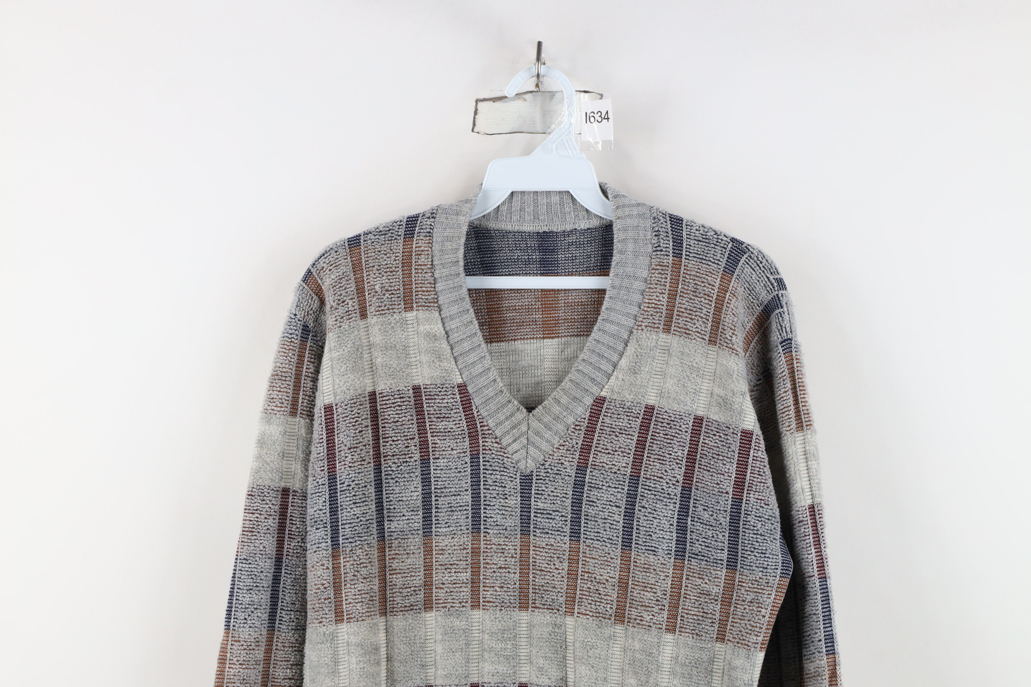 Vintage Vintage 70s Streetwear Textured Fleece Knit V-Neck Sweater Size US M / EU 48-50 / 2 - 2 Thumbnail