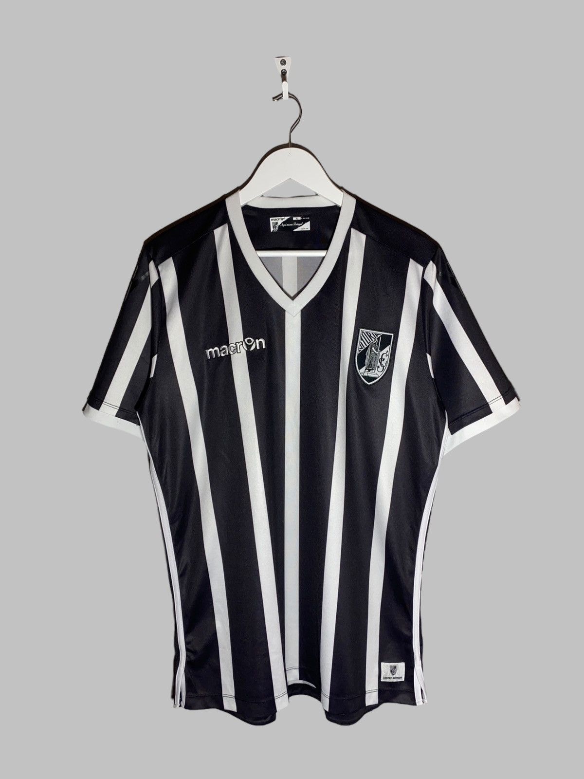 Other Macron Vitoria Guimarães 2016/17 Special Edition Jersey Size US XL / EU 56 / 4 - 1 Thumbnail