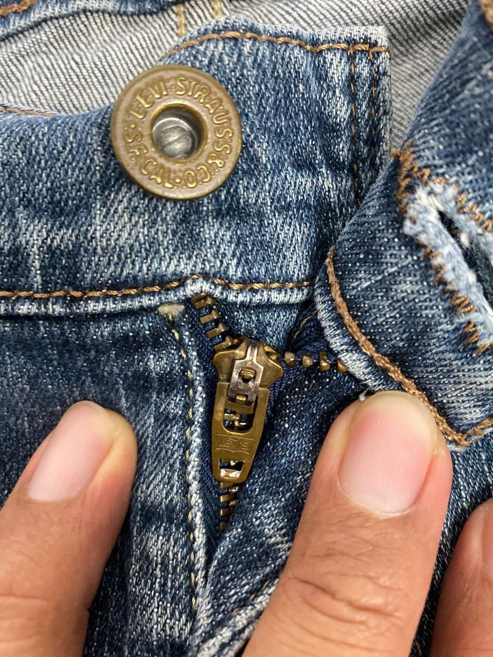 Levi's vintage levis 514 distressed denim nice design Size US 35 - 11 Thumbnail
