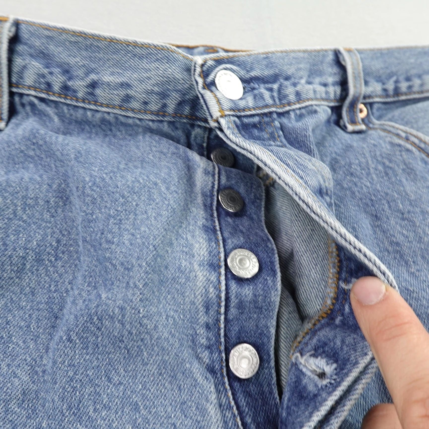 Levi's VINTAGE Levi's Jeans Mens 42x28 Denim 501 Button Fly Distressed Faded 90s USA Size US 42 / EU 58 - 6 Thumbnail