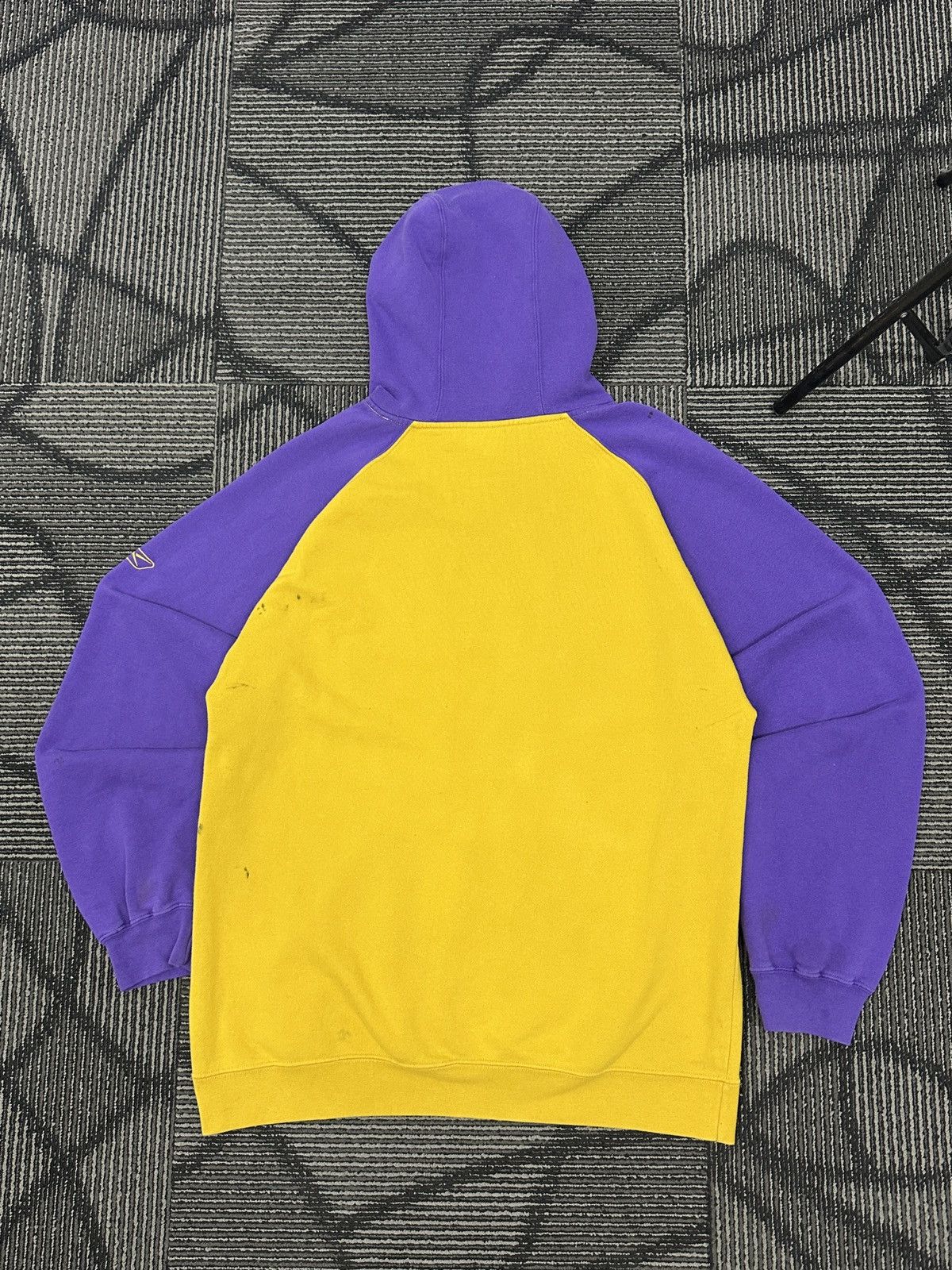 Reebok Distressed Reebok x Lakers Hoodie Size US M / EU 48-50 / 2 - 5 Thumbnail