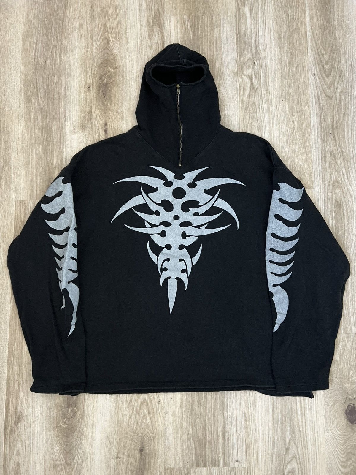 Other Black y2k graffiti masked tribal hoodie Size US M / EU 48-50 / 2 - 2 Thumbnail