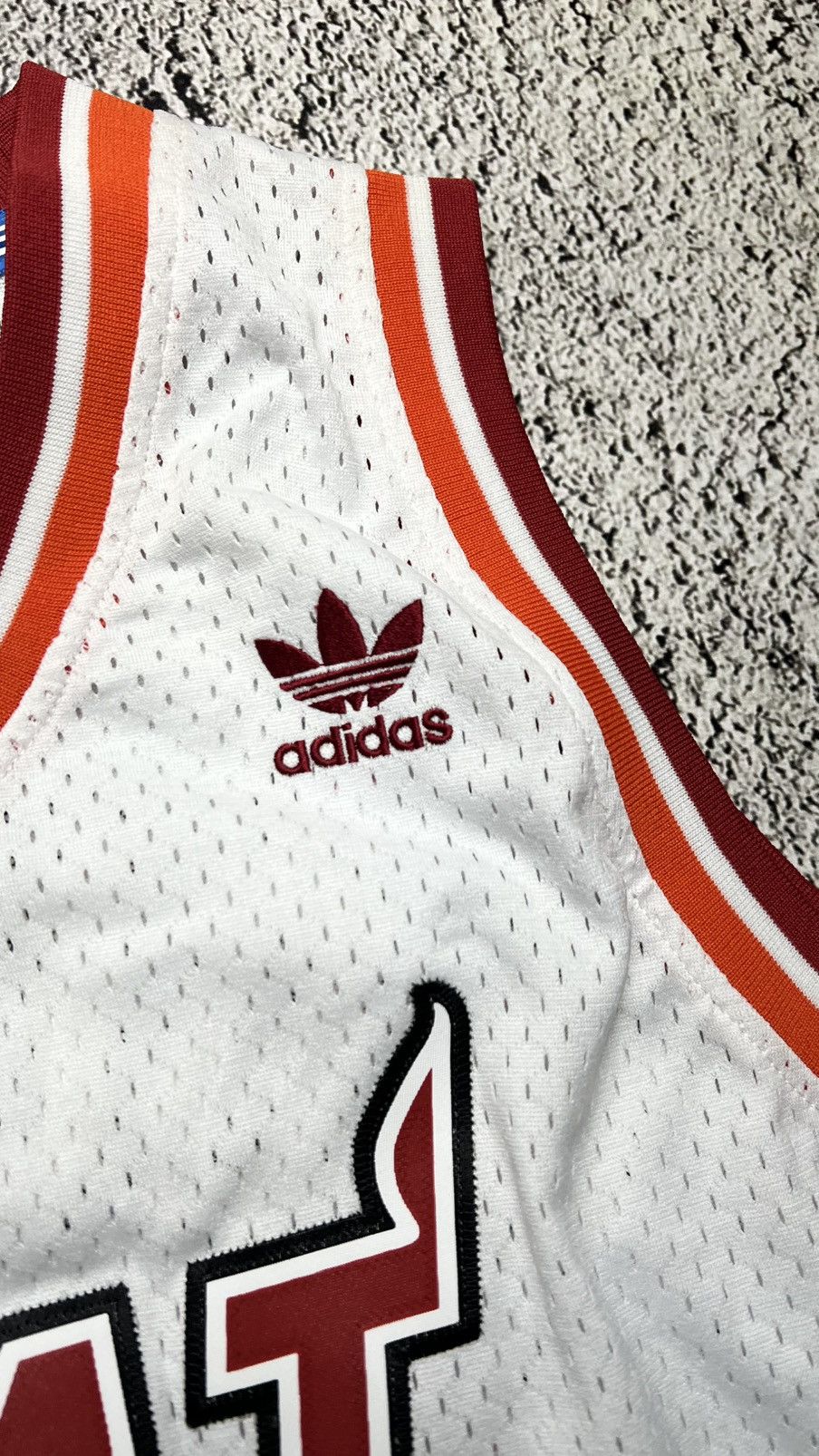 Adidas 1996 Miami Heat NBA Alonzo Mourning adidas originals jersey Size US XL / EU 56 / 4 - 5 Thumbnail