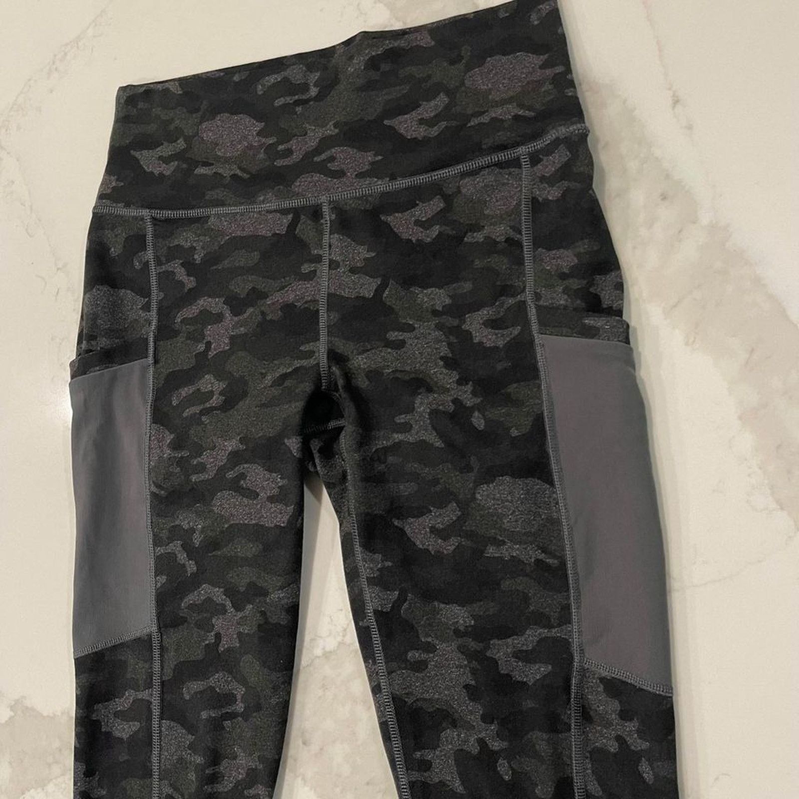 Fabletics Fabletics On-The-Go PowerHold Legging Camo Women’s Small Size 27" / US 4 / IT 40 - 2 Thumbnail
