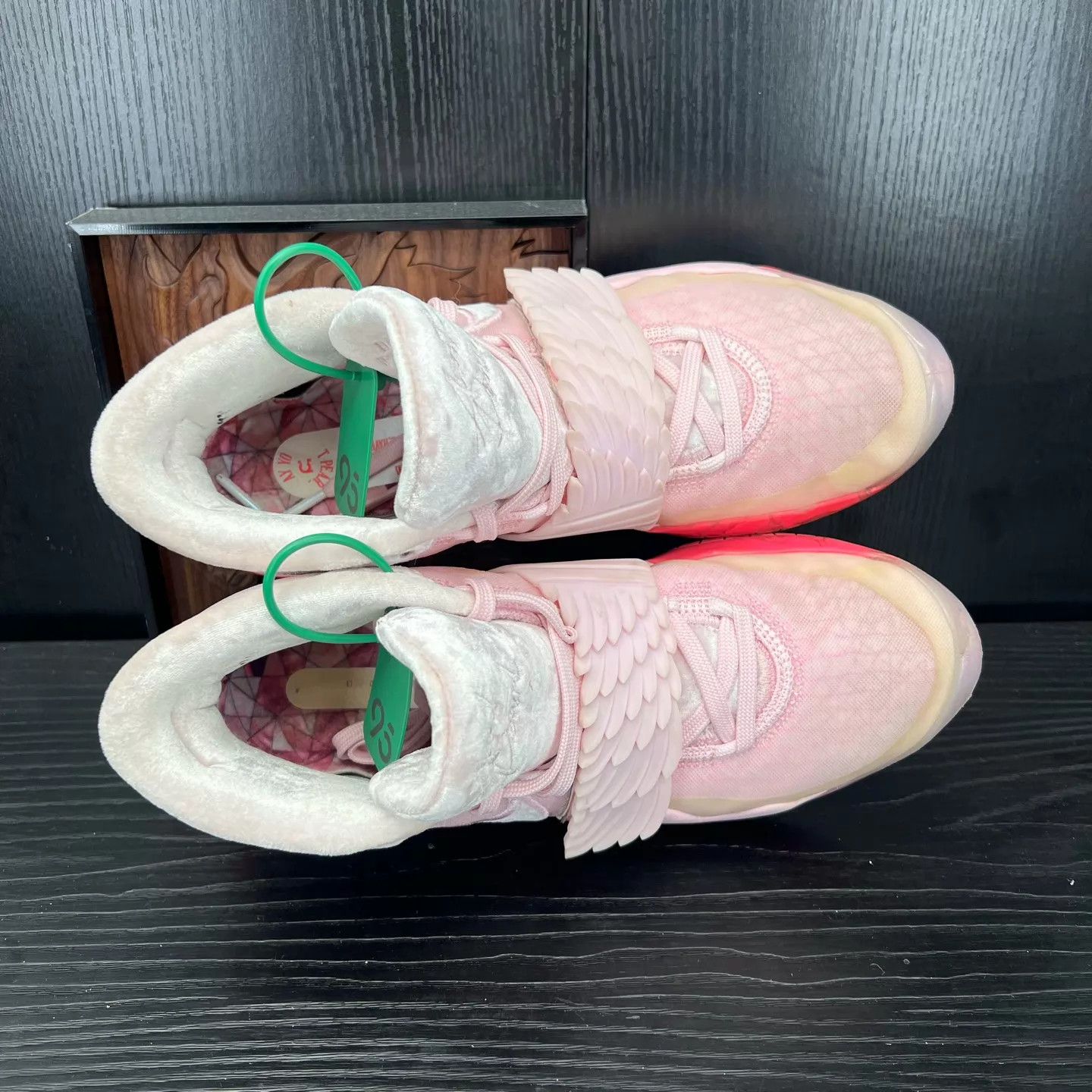 Nike Nike KD 12 Breast Cancer 44 Original Box Size US 11 / EU 44 - 6 Thumbnail