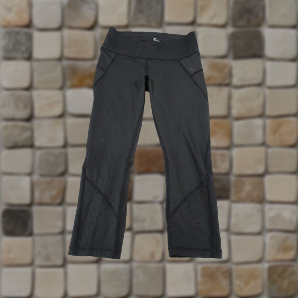 Athleta Athleta Leggings Womens Small Capri Black Stealth Trucool Size 28" / US 6 / IT 42 - 1 Thumbnail