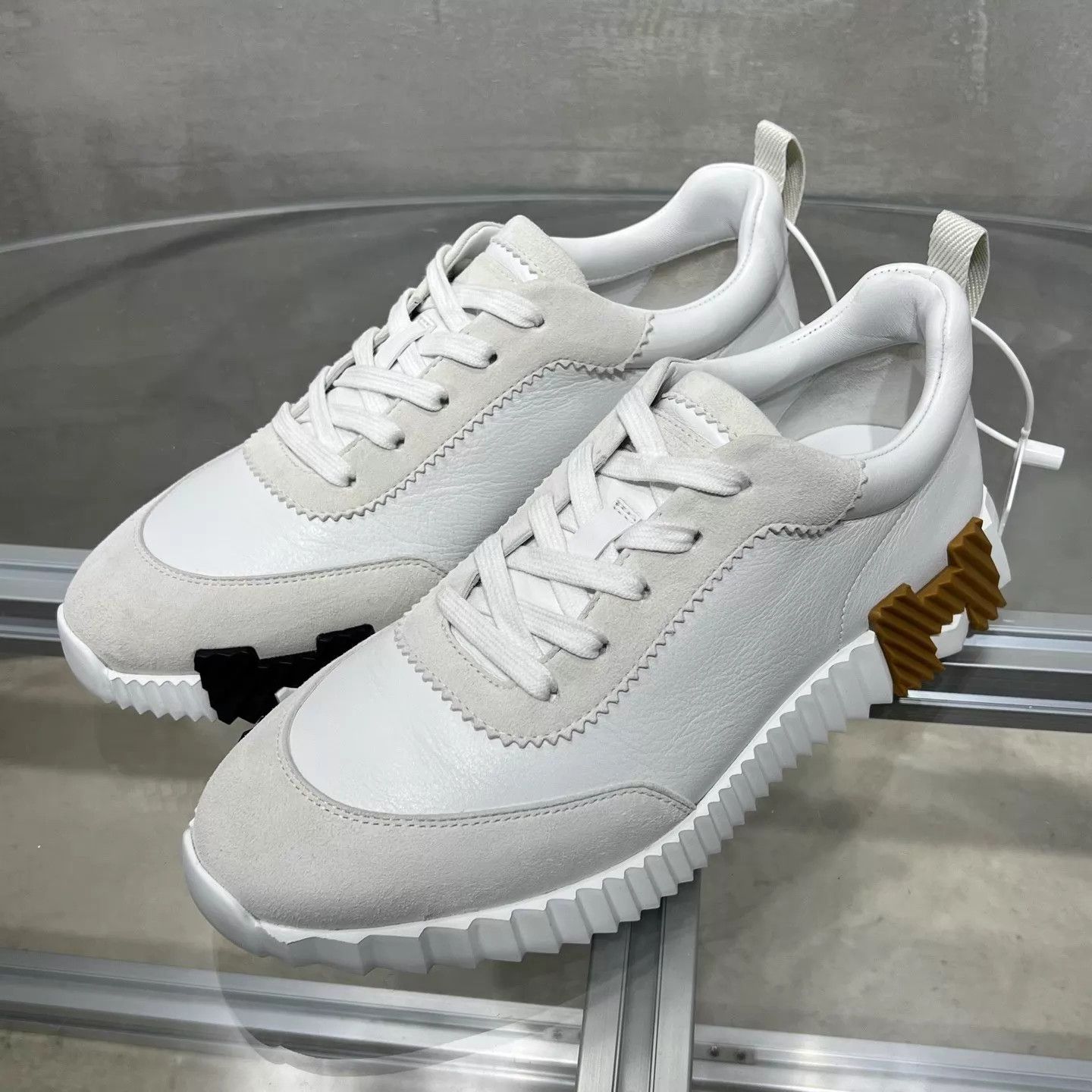 Hermes Hermes Bouncing White Brown Sneakers Worn Once 40 Size US 8.5 / EU 41-42 - 2 Thumbnail