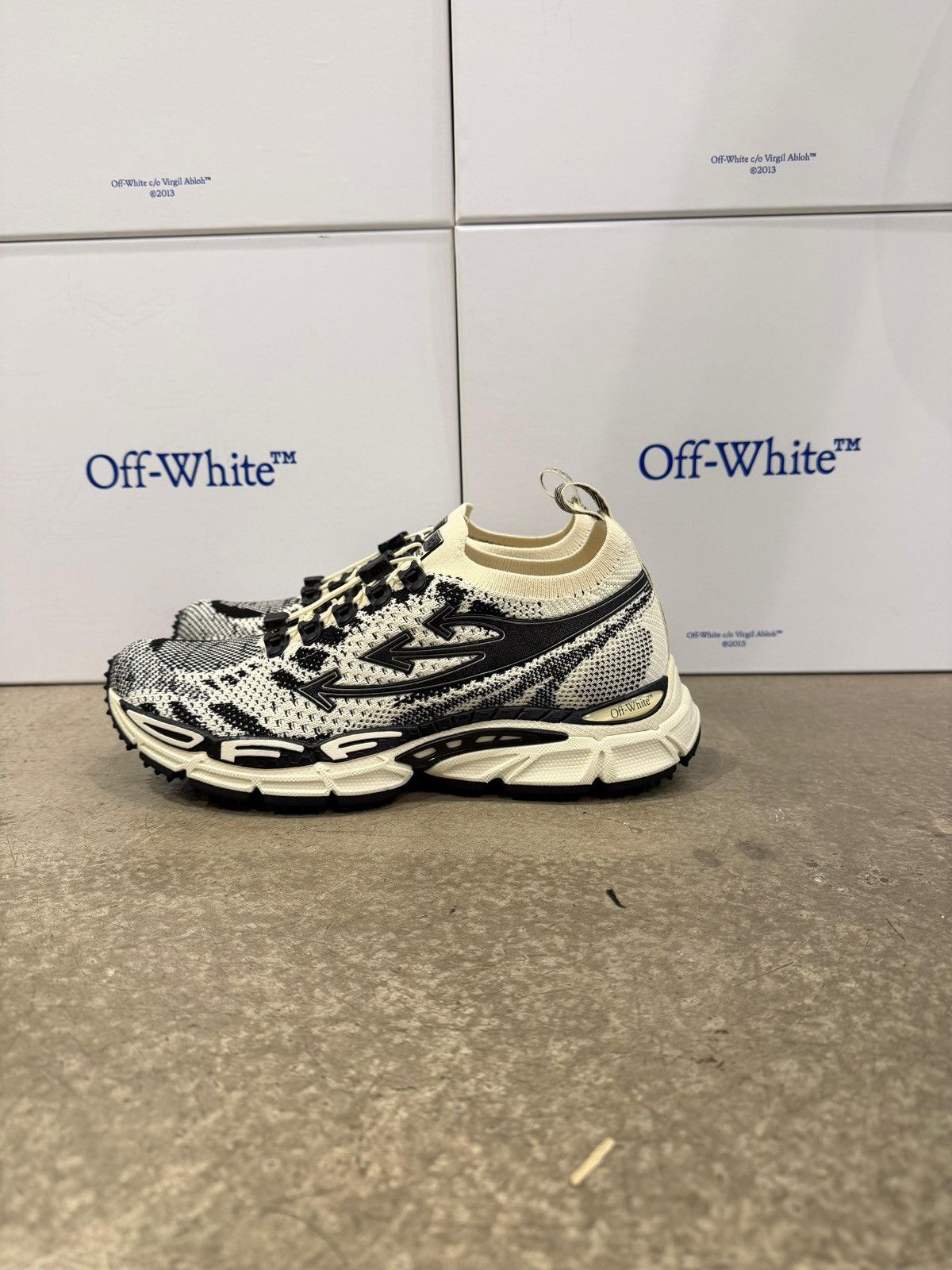 Off-White OFF-WHITE - Be Right Back Knit Light Sneakers Sand Black Size US 9 / EU 42 - 2 Thumbnail