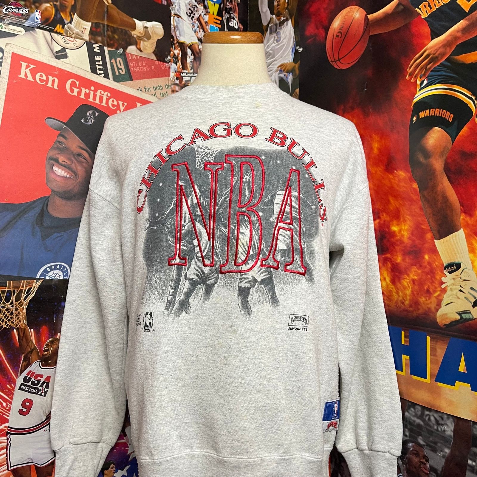 Nutmeg Vintage Chicago Bulls Nutmeg NBA Crewneck Sweatshirt Size US XL / EU 56 / 4 - 1 Thumbnail