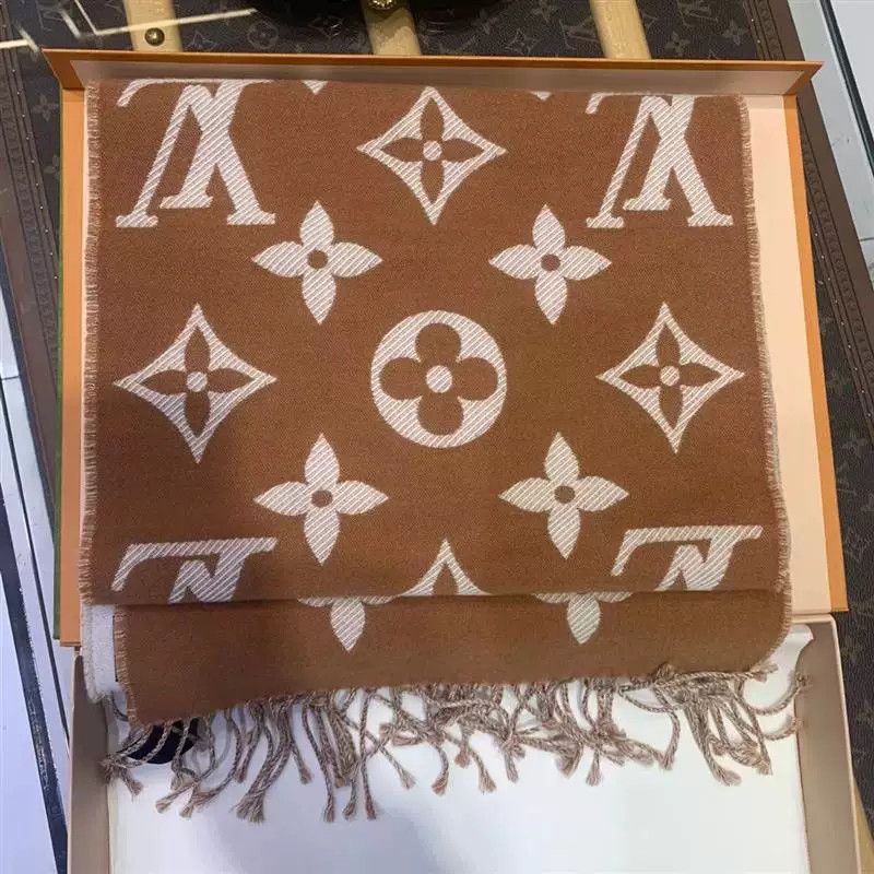 Louis Vuitton LV Classic Monogram Wool Scarf Size ONE SIZE - 1 Preview
